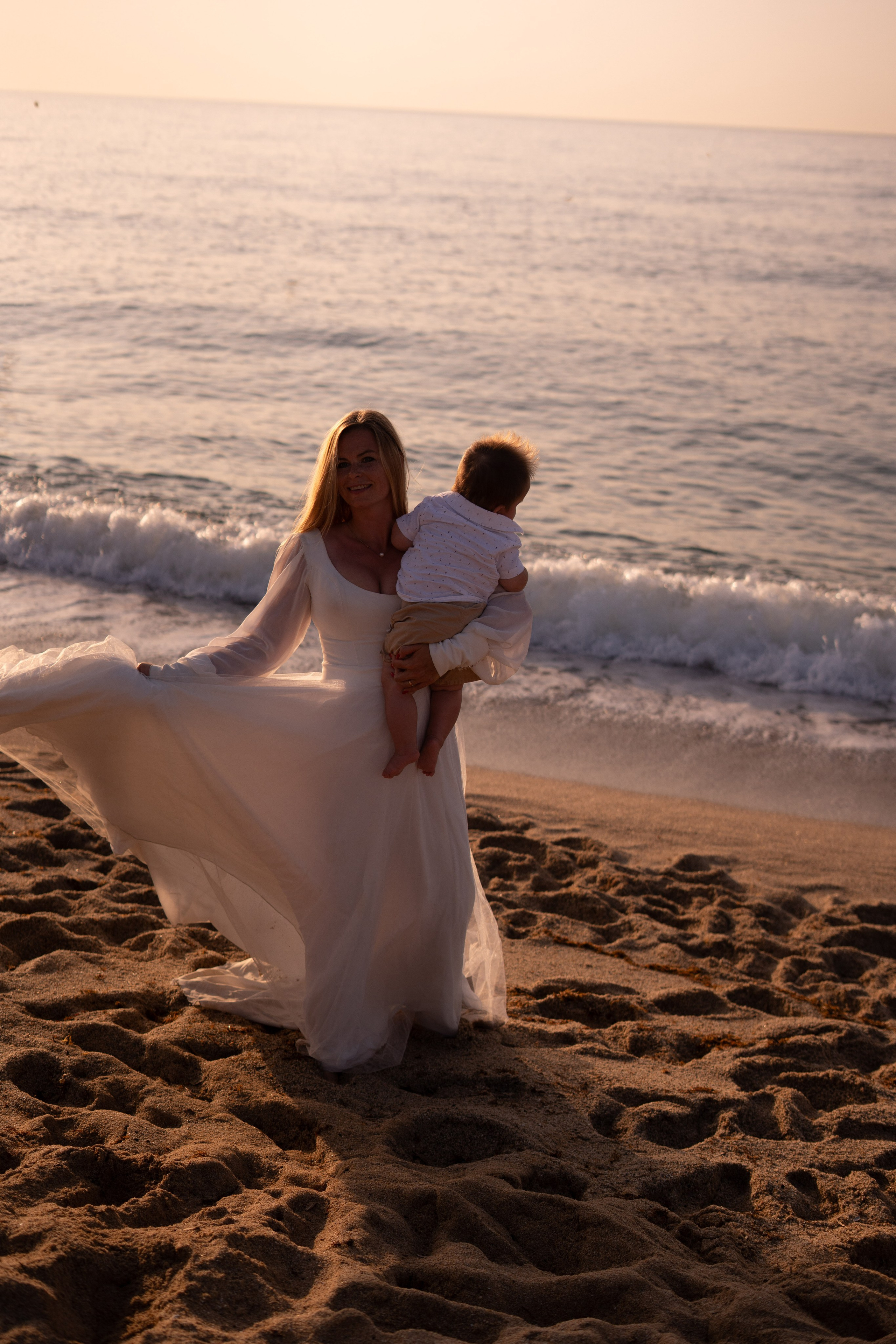 Masha and Timur. Wedding Photographer in Barcelona and Medellin