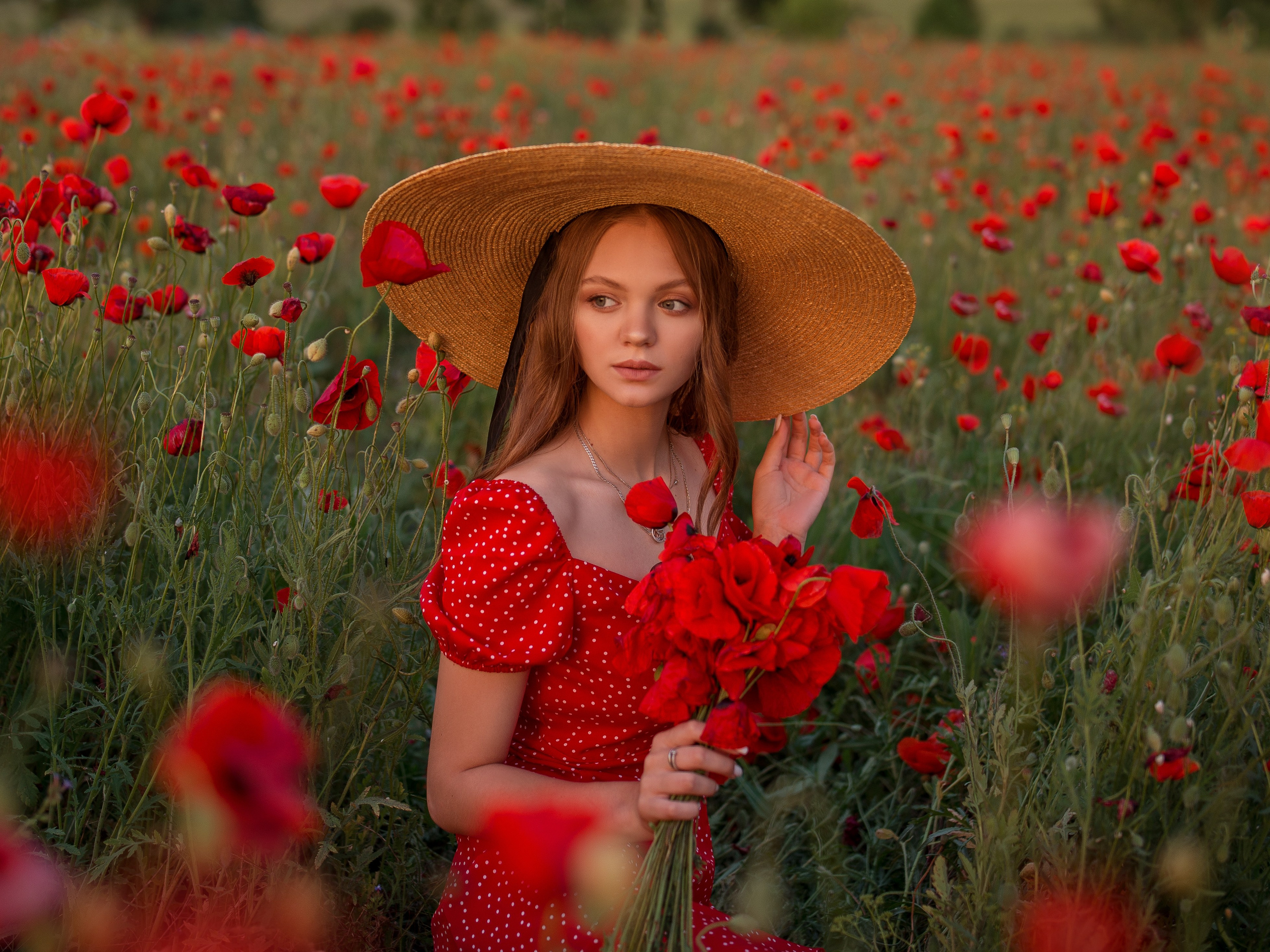 Платье для фотосессии в маках в Севастополе