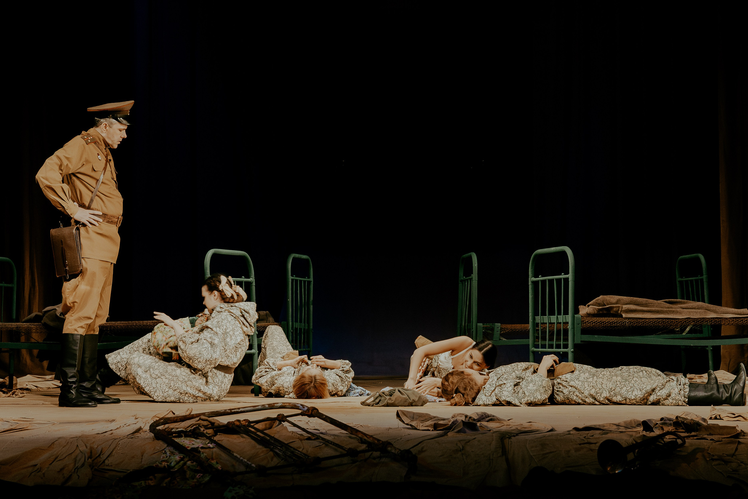 Театр Юного Зрителя " Не покидай меня». Фотограф Марк Файзулин