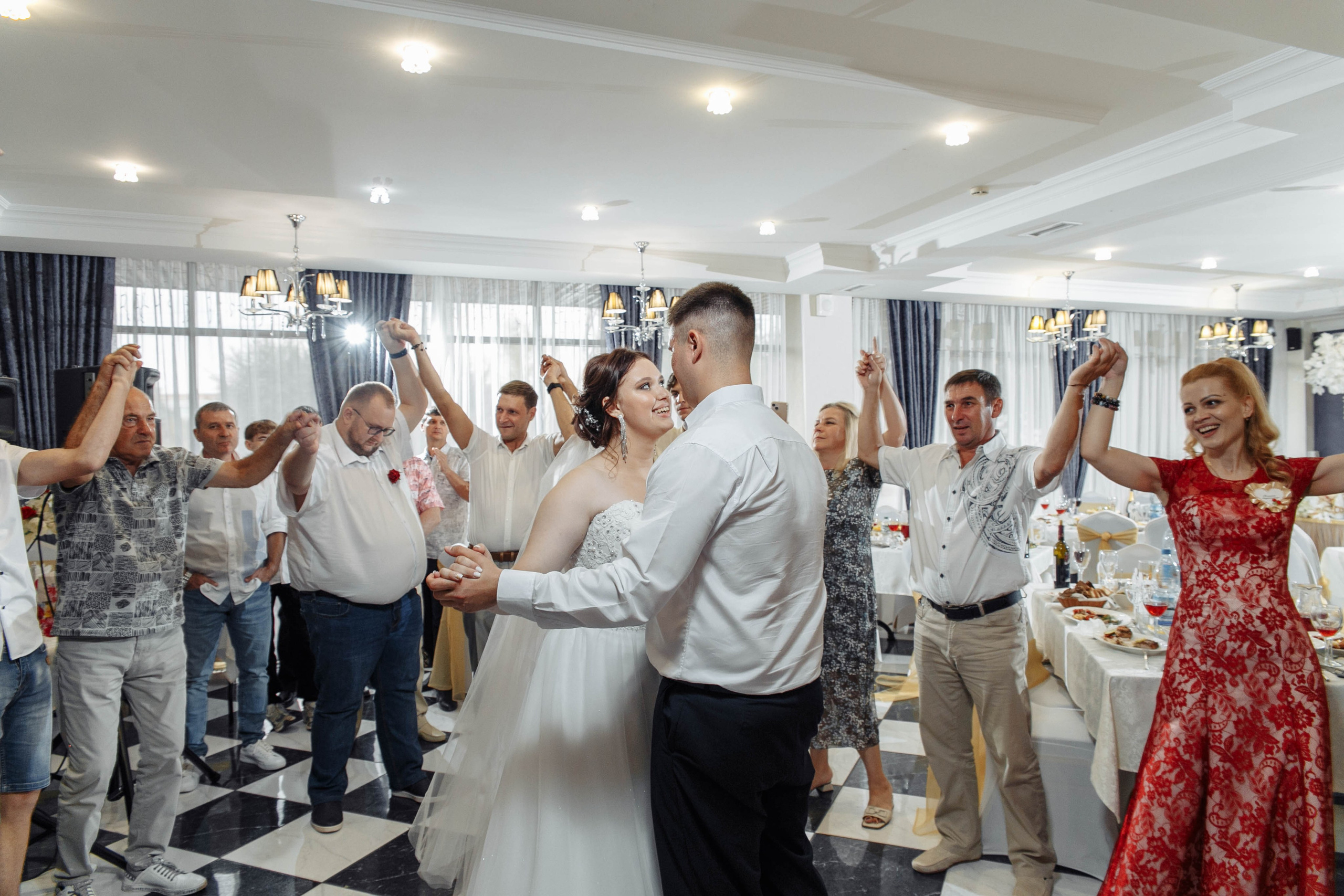 Татьяна и Виктор: настоящая русская свадьба. Событийный фотограф Максим Бескоровайновнов