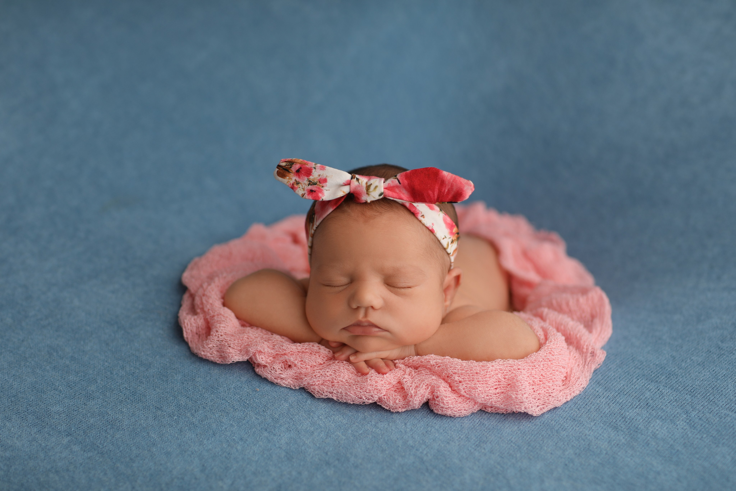 PH @anna_molodykh_newborn.almaty. Retoucher Aleksmokh