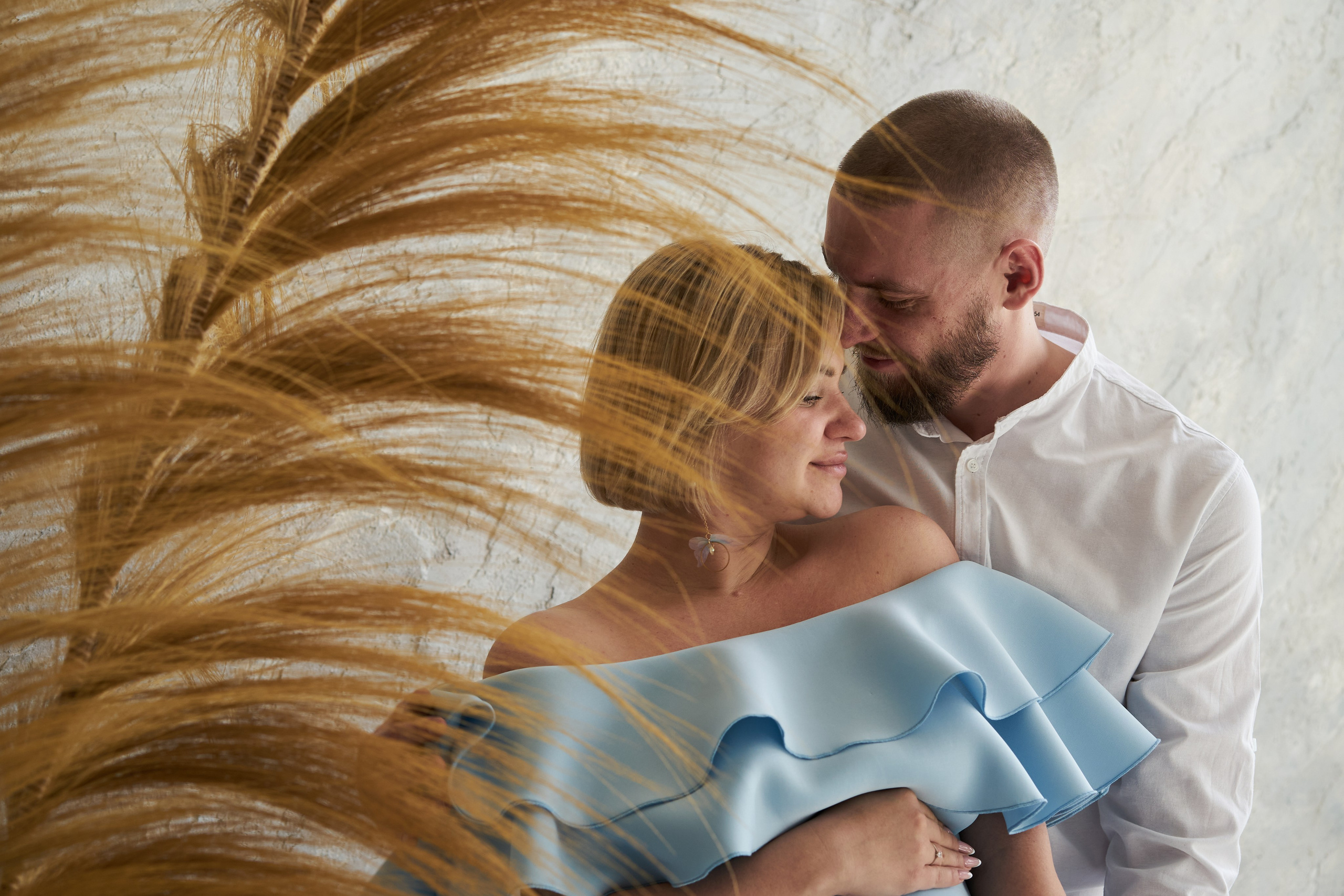 Беременность съемка пары в студии. Фотограф Екатеринбург Кокшарова Александра