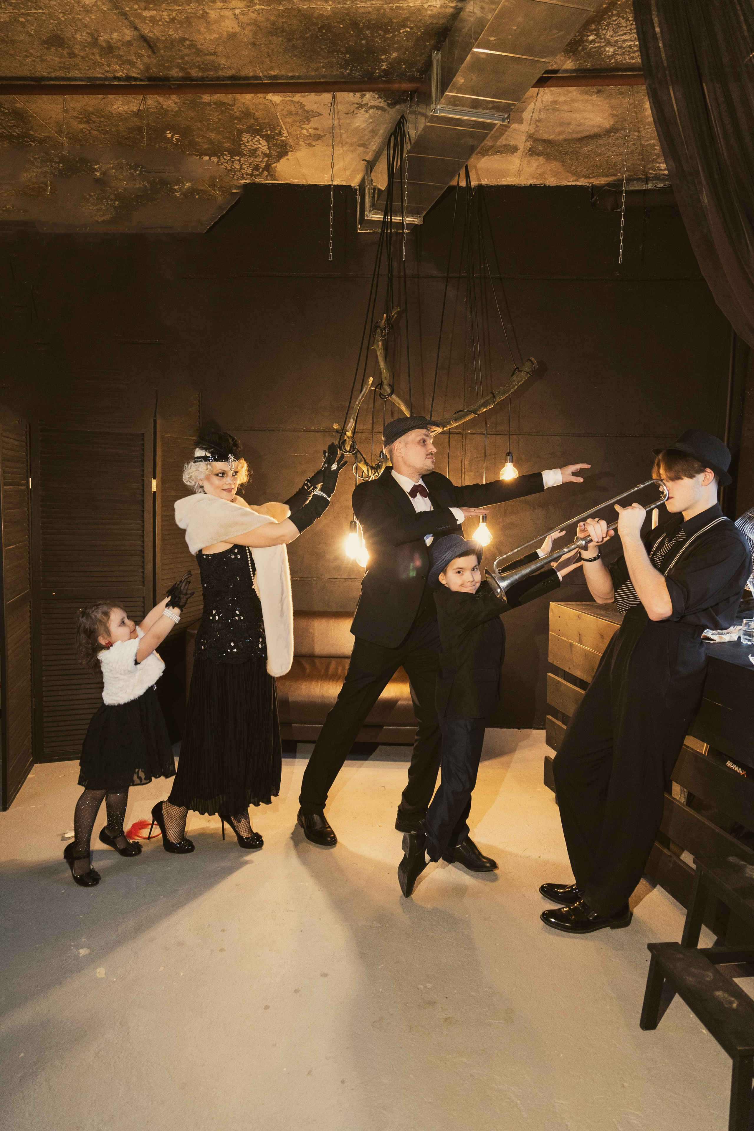 Карнавальные костюмы, вечерние и свадебные платья аренда посуточно, прокат в Жуковском. Фэмили лук, парные костюмы для фотосессий. Фотограф для маркетплейсов, фотоуслуги в Жуковском Татьяна Марсуверских