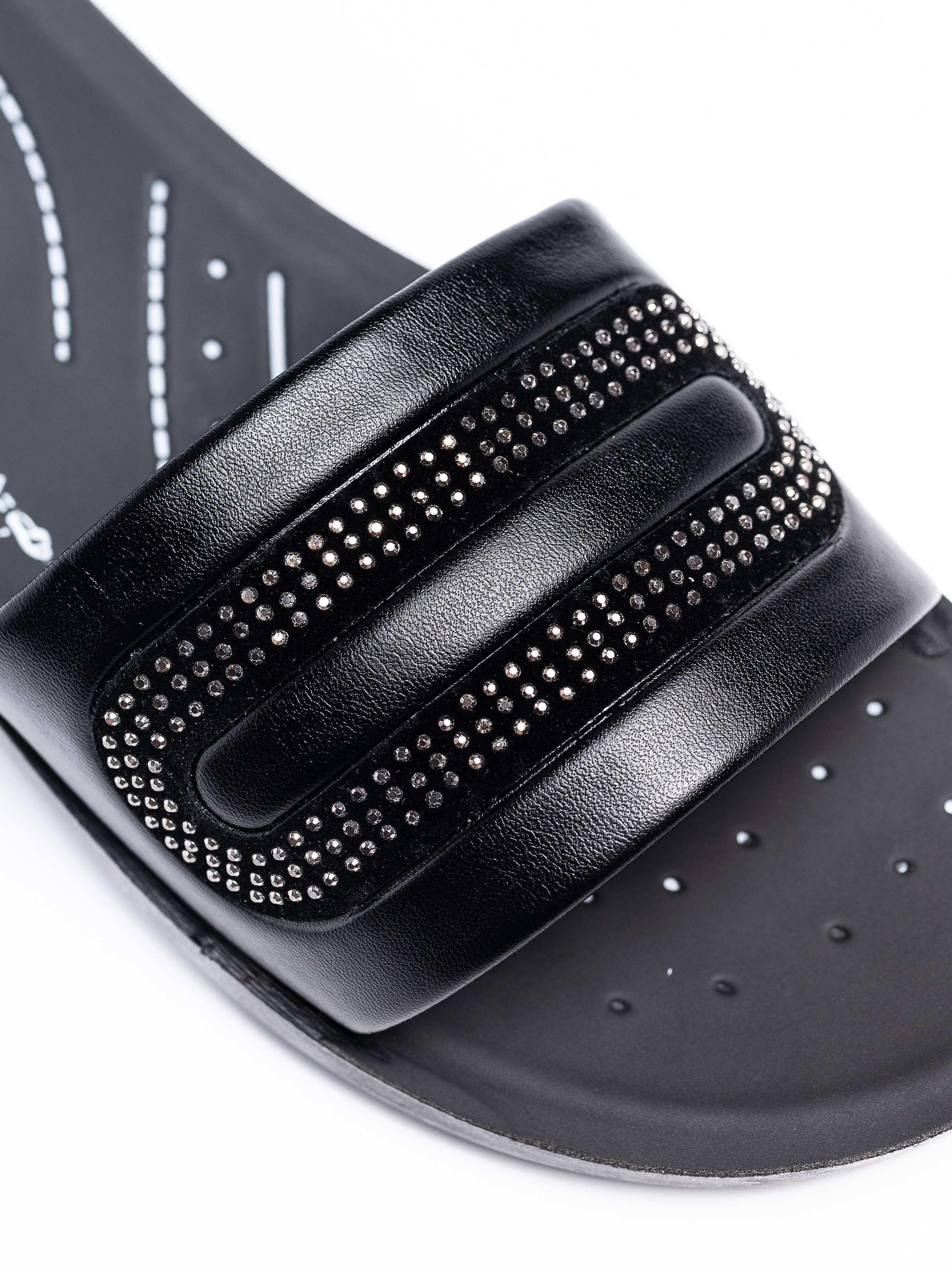 Тапочки серия 2. Предметный фотограф, фото для маркетплейсов Пятигорск, КМВ