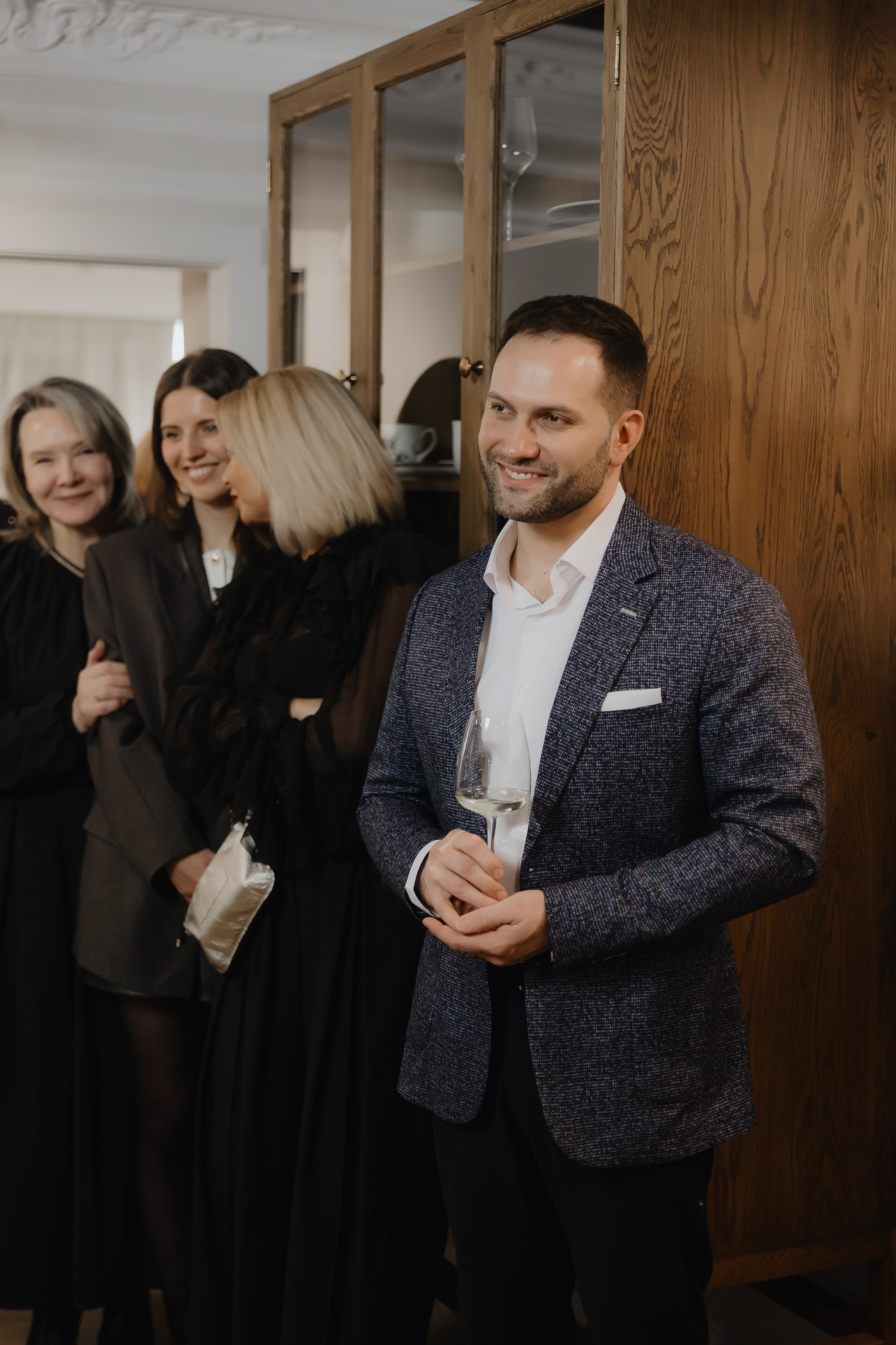 Открытие нового пространства интерьерного салона L. DECO в феврале 2025. L. Deco интерьерный салон. Краски/обои/лепной декор