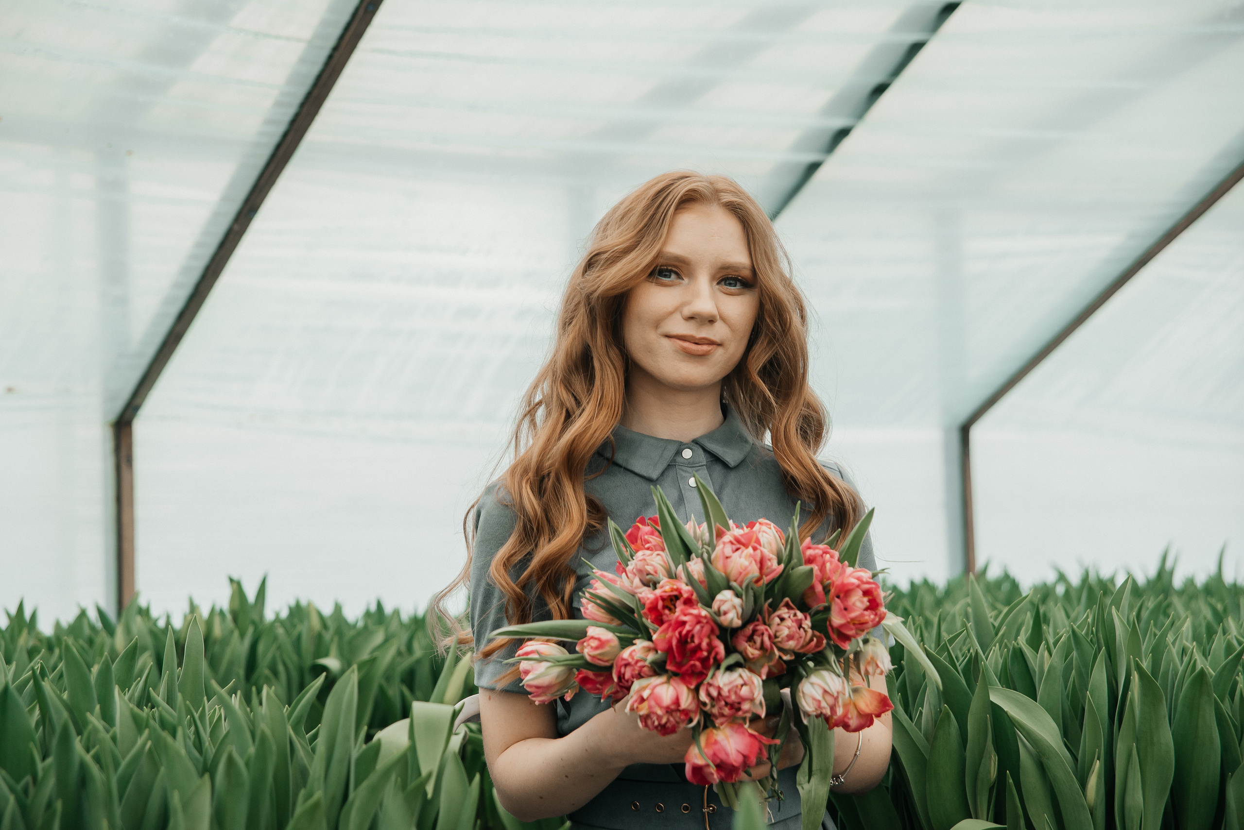 Фотосессия в тюльпанах. Свадебный и семейный фотограф в городе Смоленске