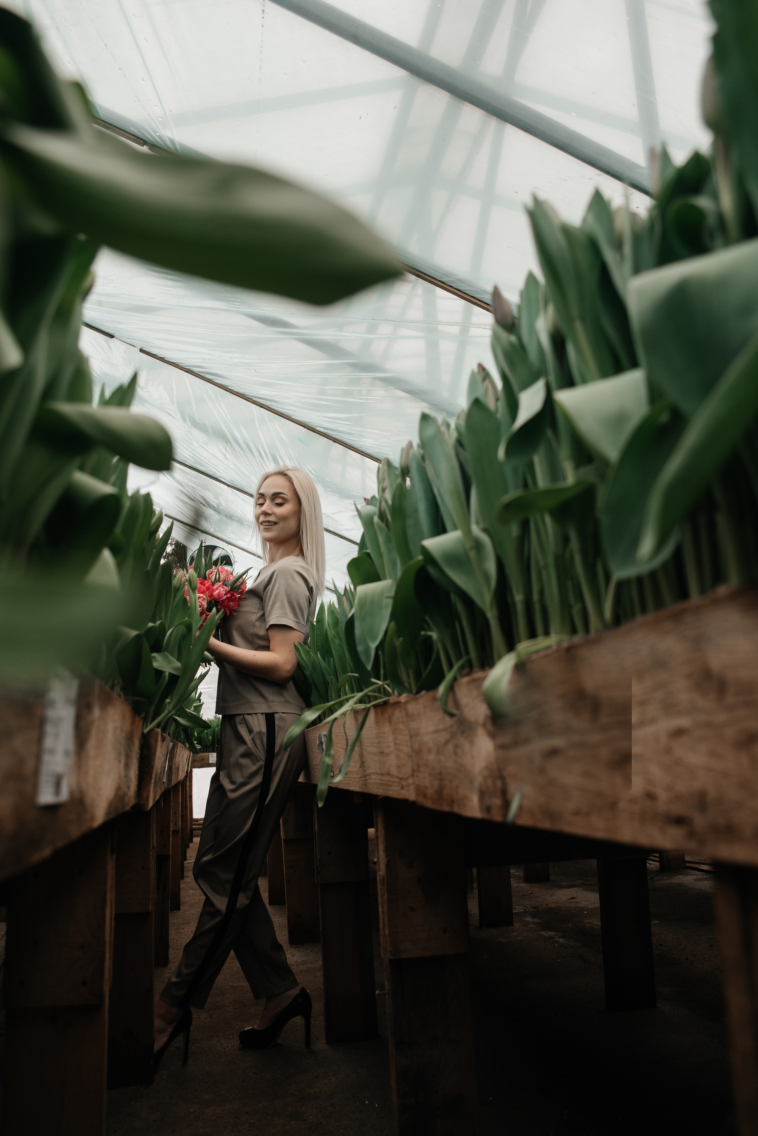 Фотосессия в тюльпанах. Свадебный и семейный фотограф в городе Смоленске