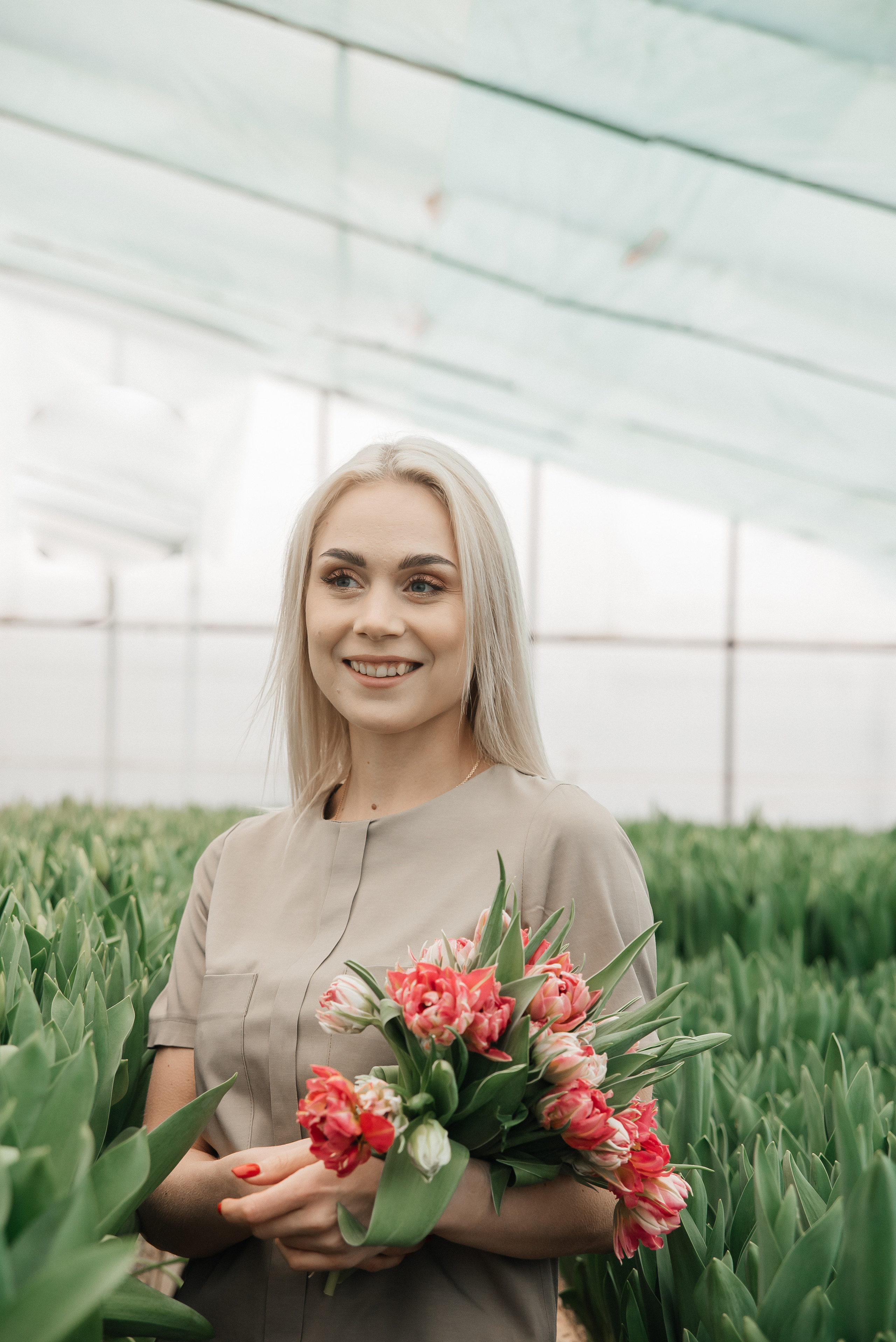 Фотосессия в тюльпанах. Свадебный и семейный фотограф в городе Смоленске