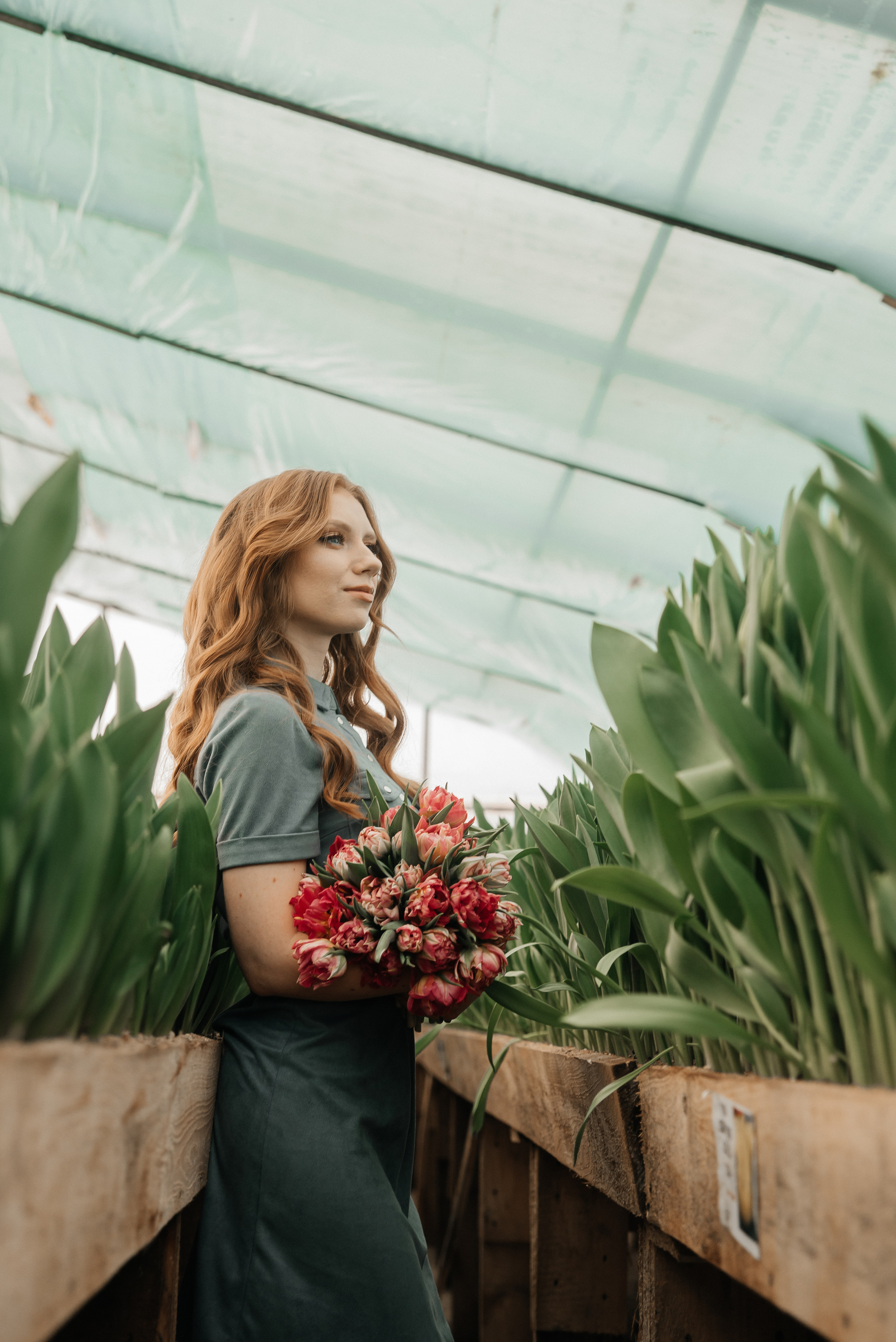 Фотосессия в тюльпанах. Свадебный и семейный фотограф в городе Смоленске