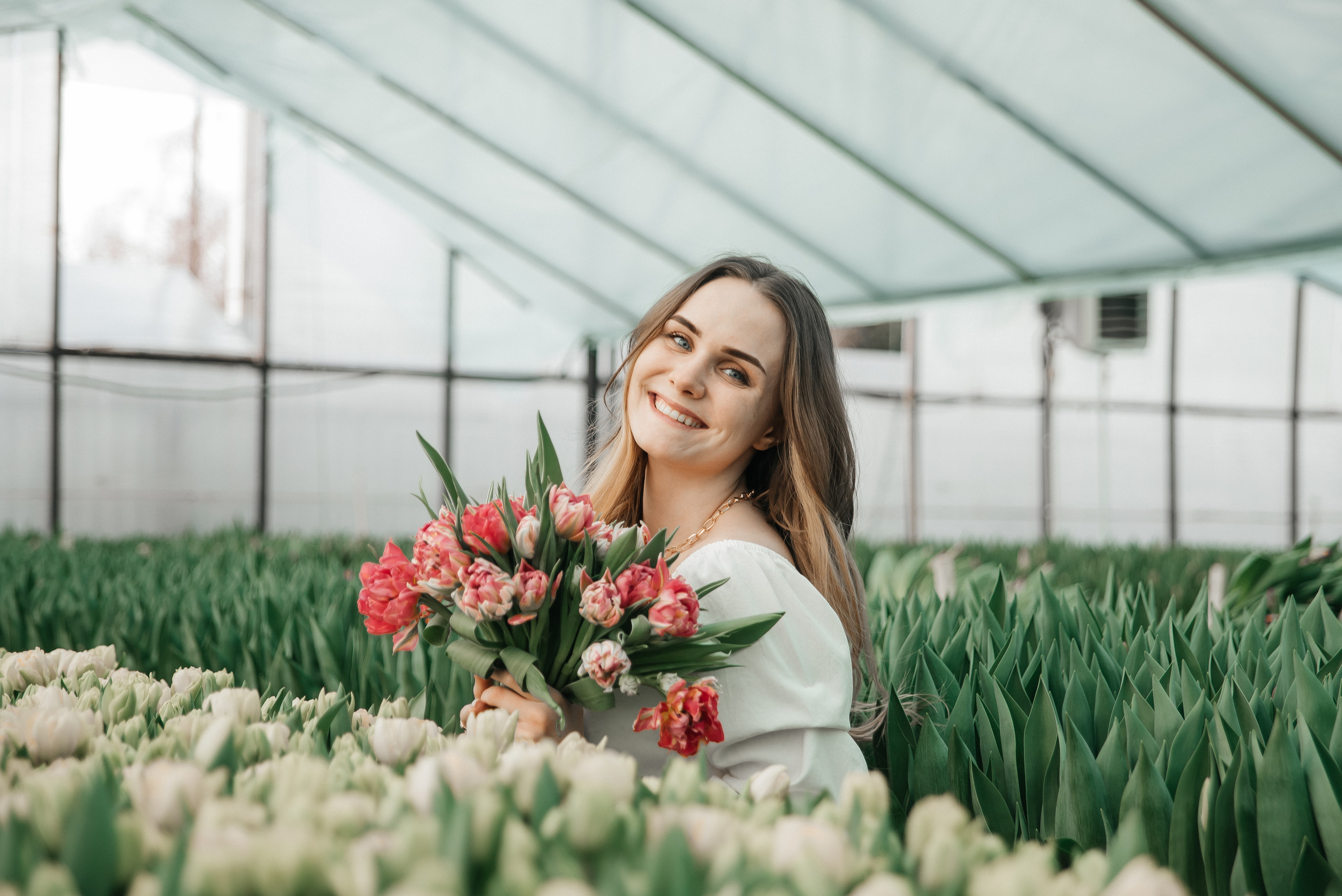 Фотосессия в тюльпанах. Свадебный и семейный фотограф в городе Смоленске