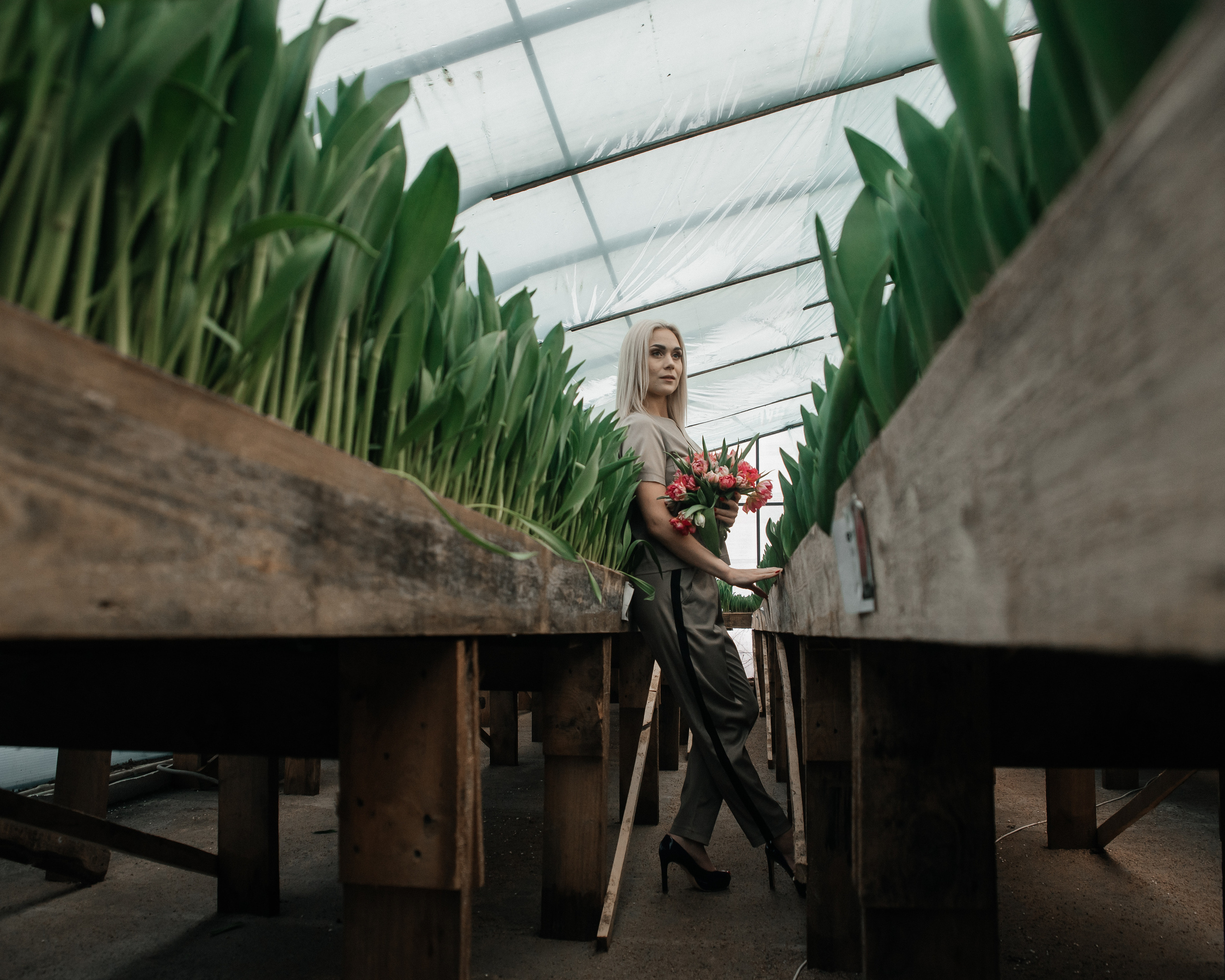 Фотосессия в тюльпанах. Свадебный и семейный фотограф в городе Смоленске