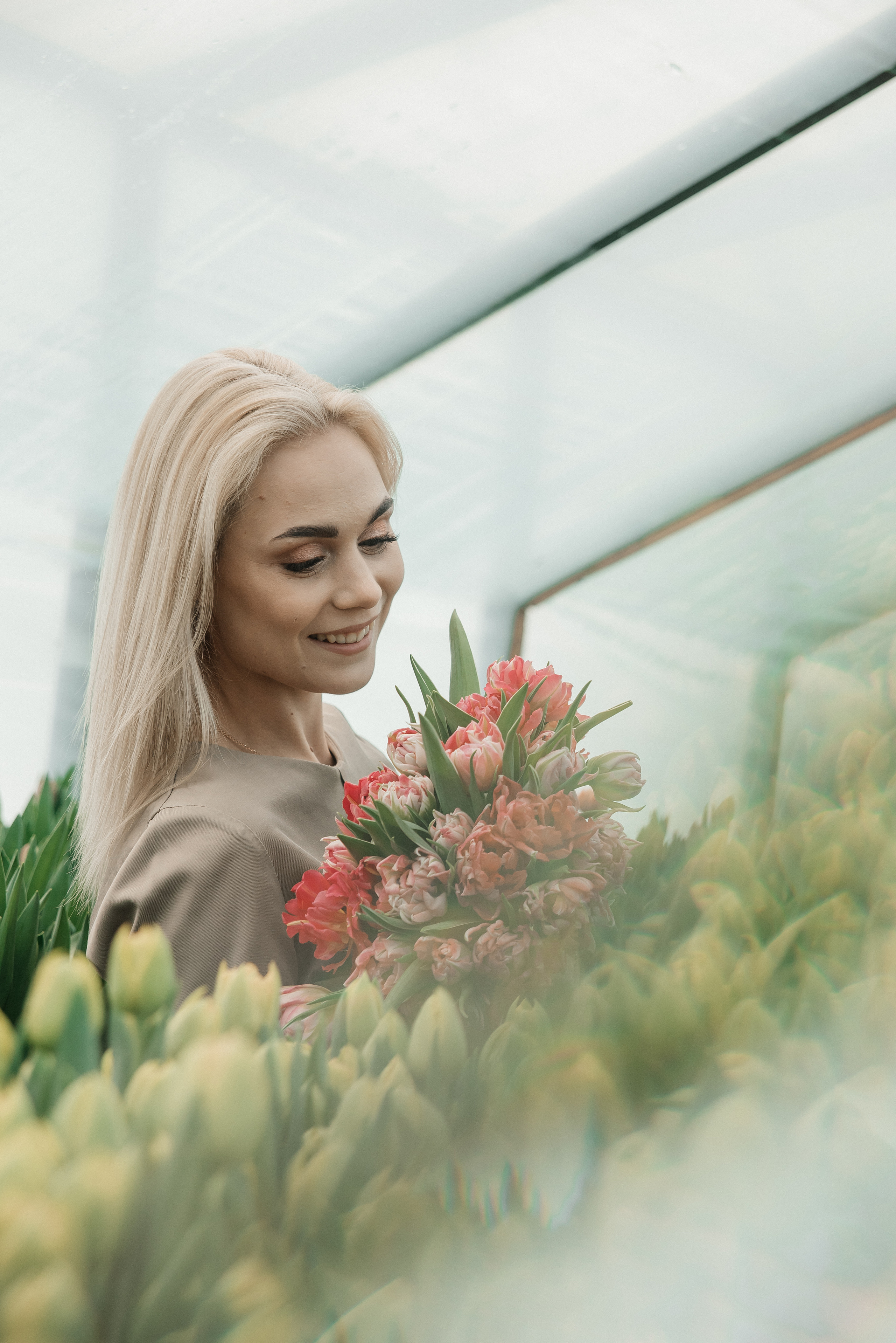 Фотосессия в тюльпанах. Свадебный и семейный фотограф в городе Смоленске