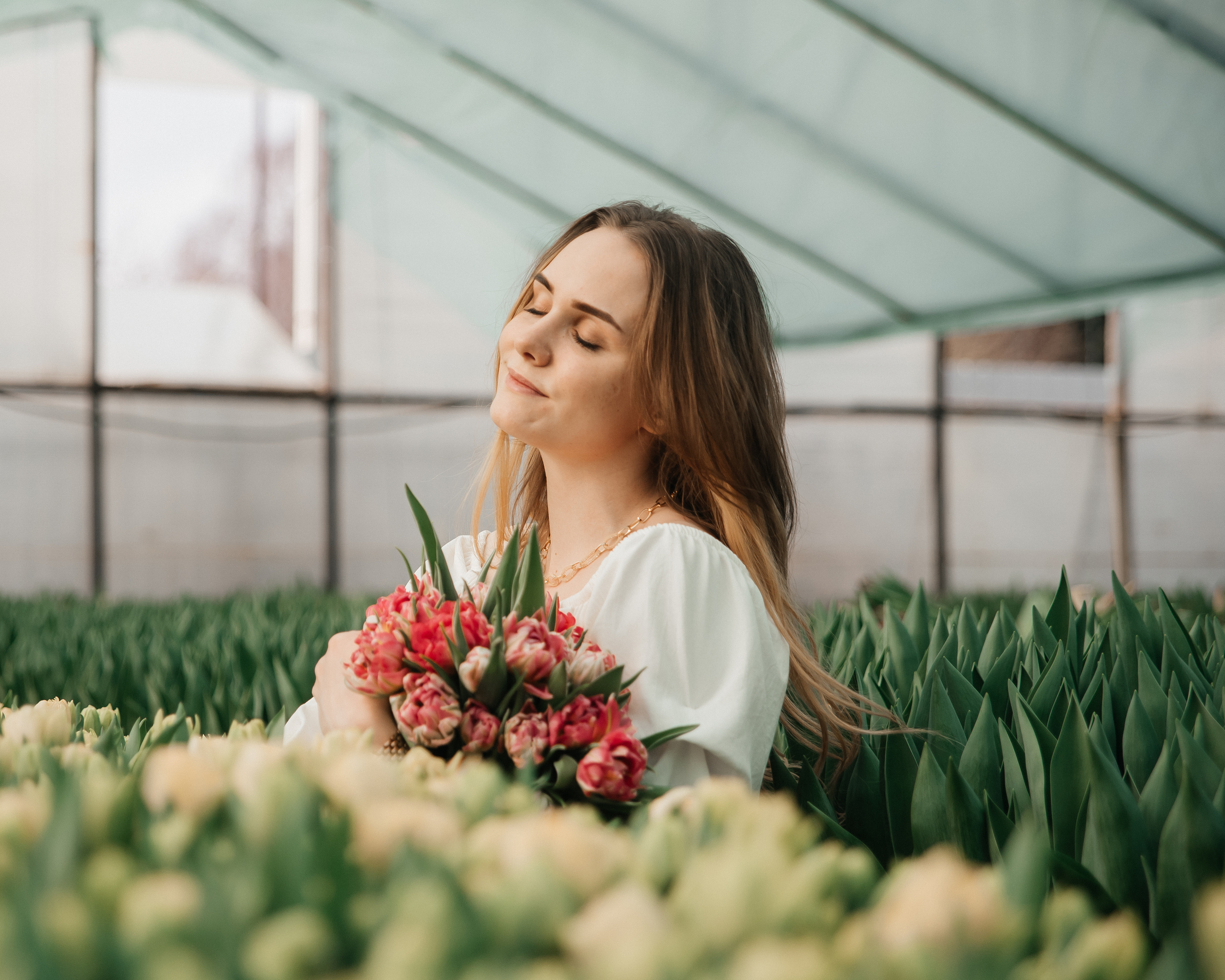 Фотосессия в тюльпанах. Свадебный и семейный фотограф в городе Смоленске