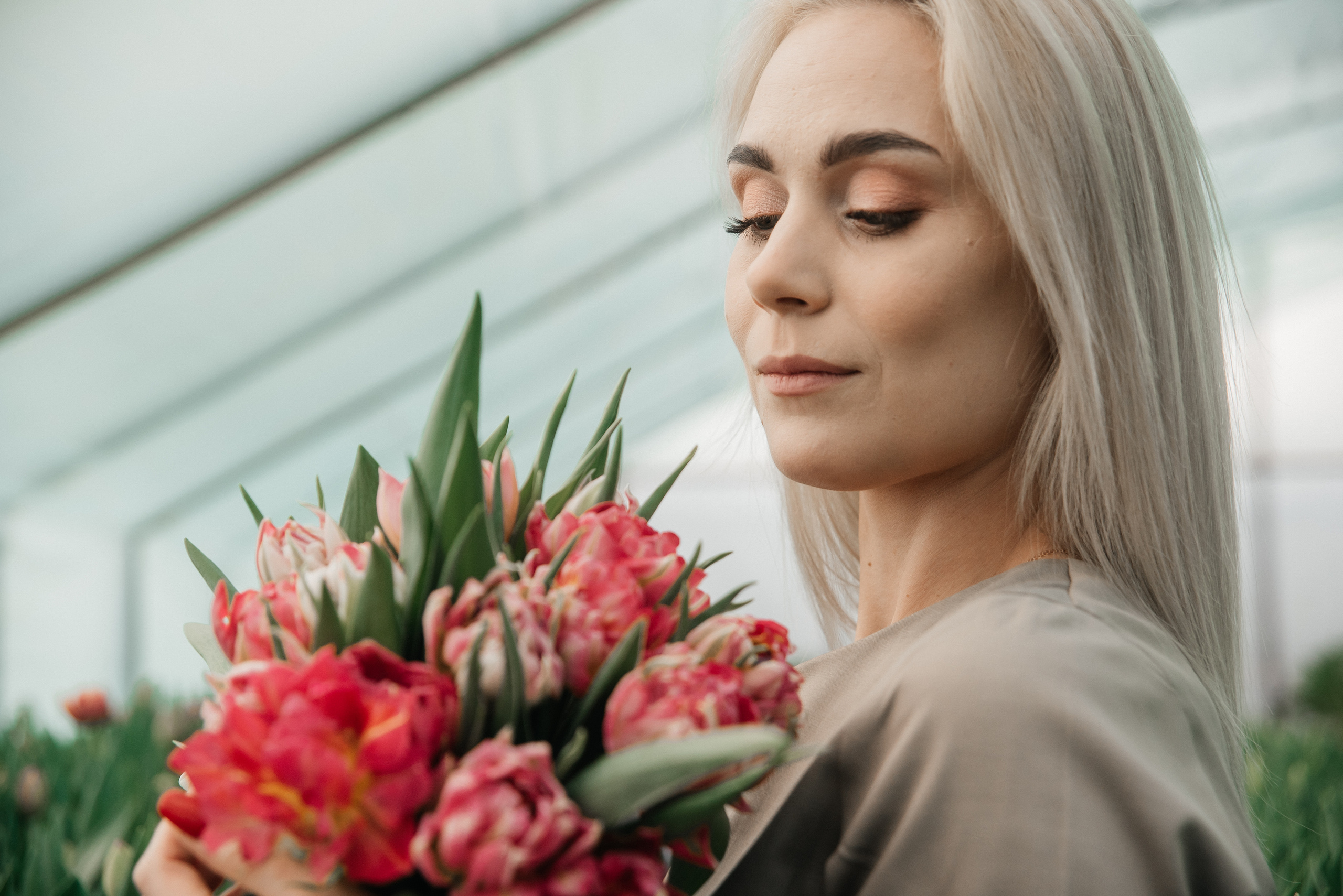 Фотосессия в тюльпанах. Свадебный и семейный фотограф в городе Смоленске