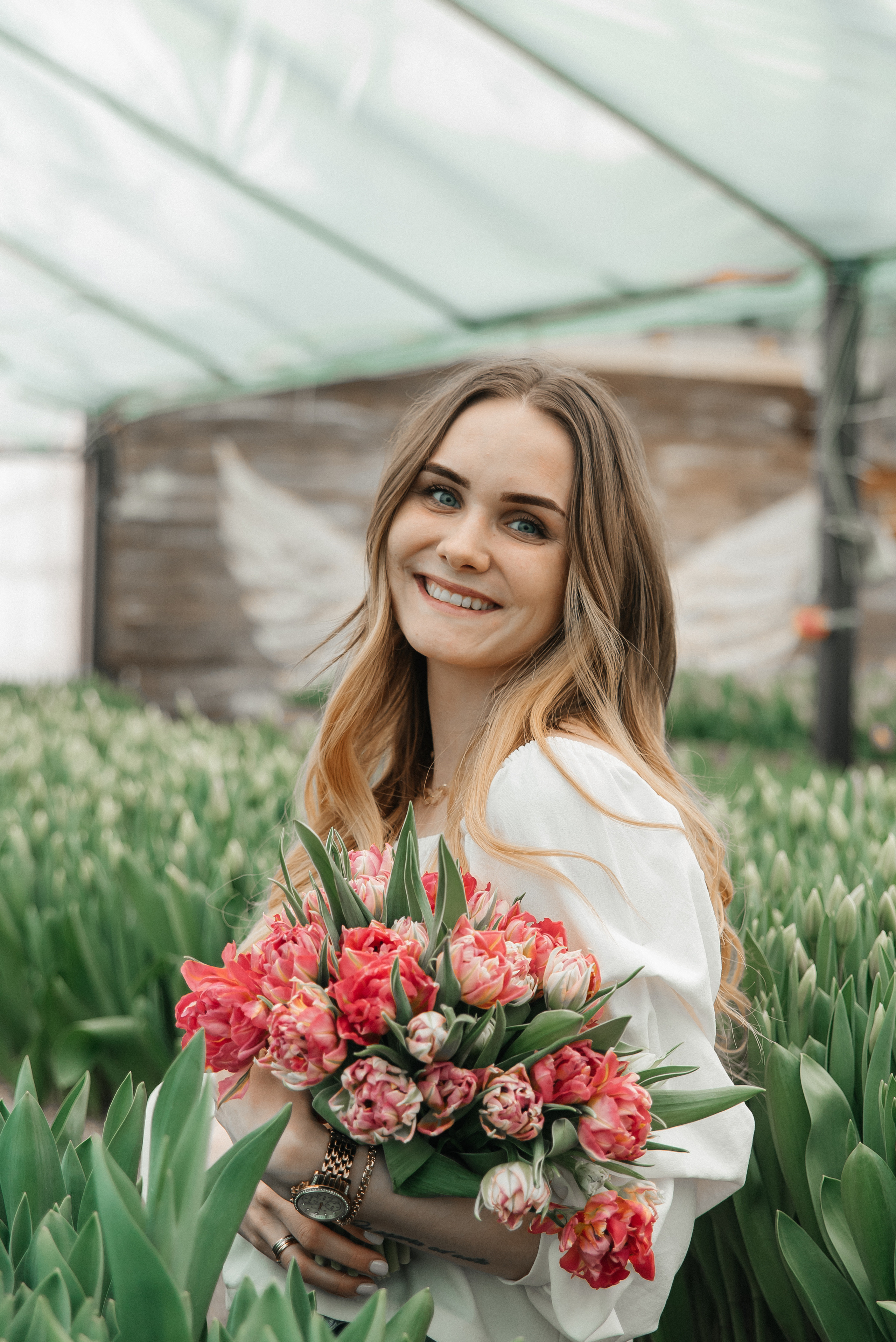 Фотосессия в тюльпанах. Свадебный и семейный фотограф в городе Смоленске