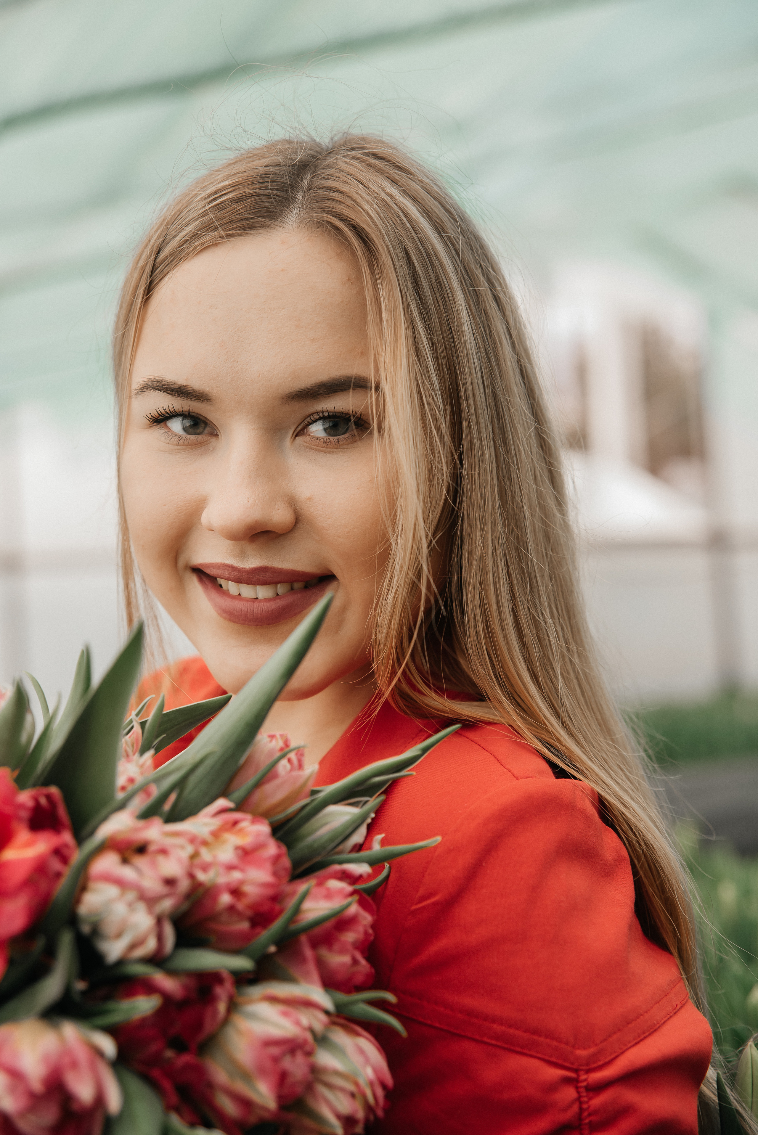 Фотосессия в тюльпанах. Свадебный и семейный фотограф в городе Смоленске