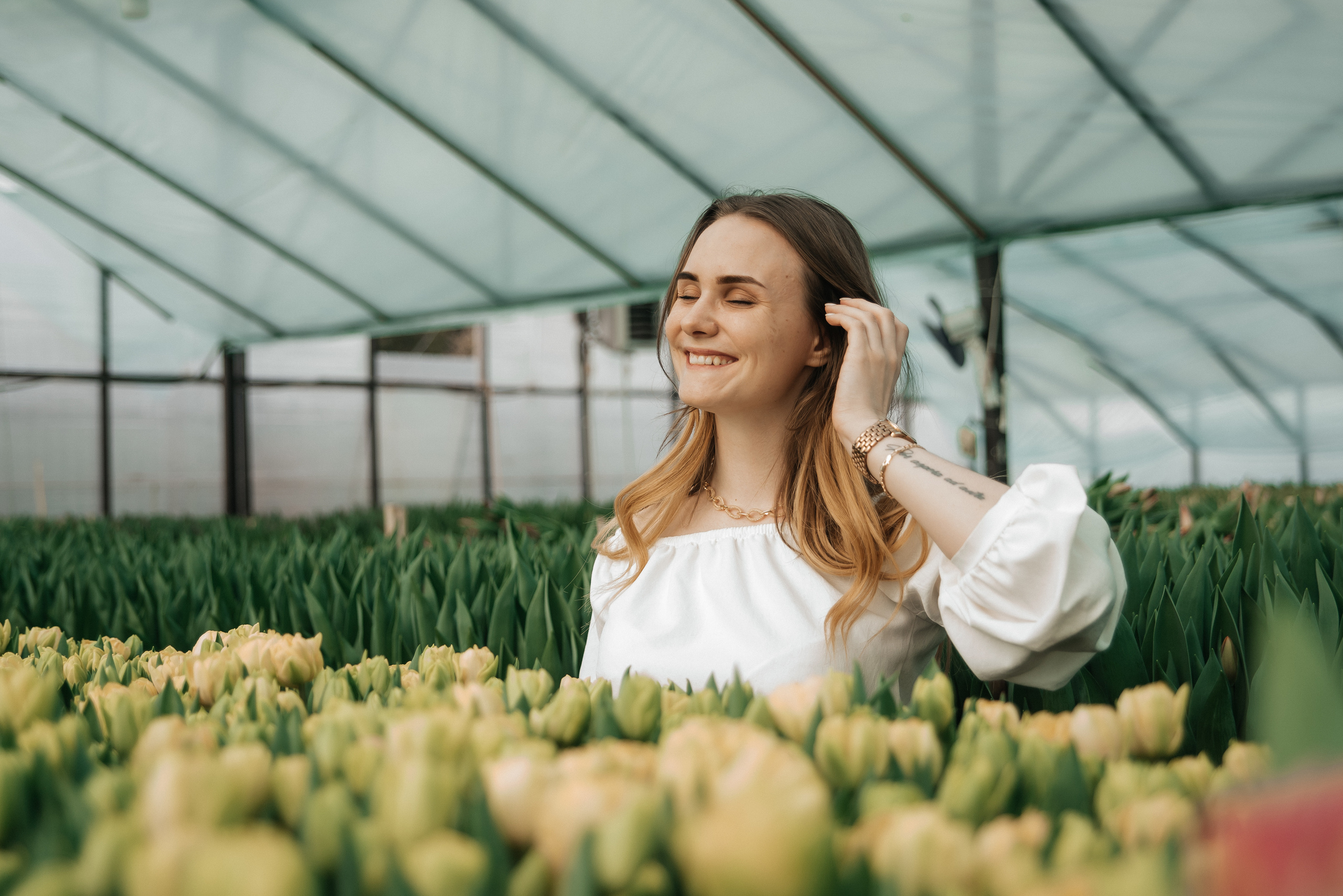Фотосессия в тюльпанах. Свадебный и семейный фотограф в городе Смоленске