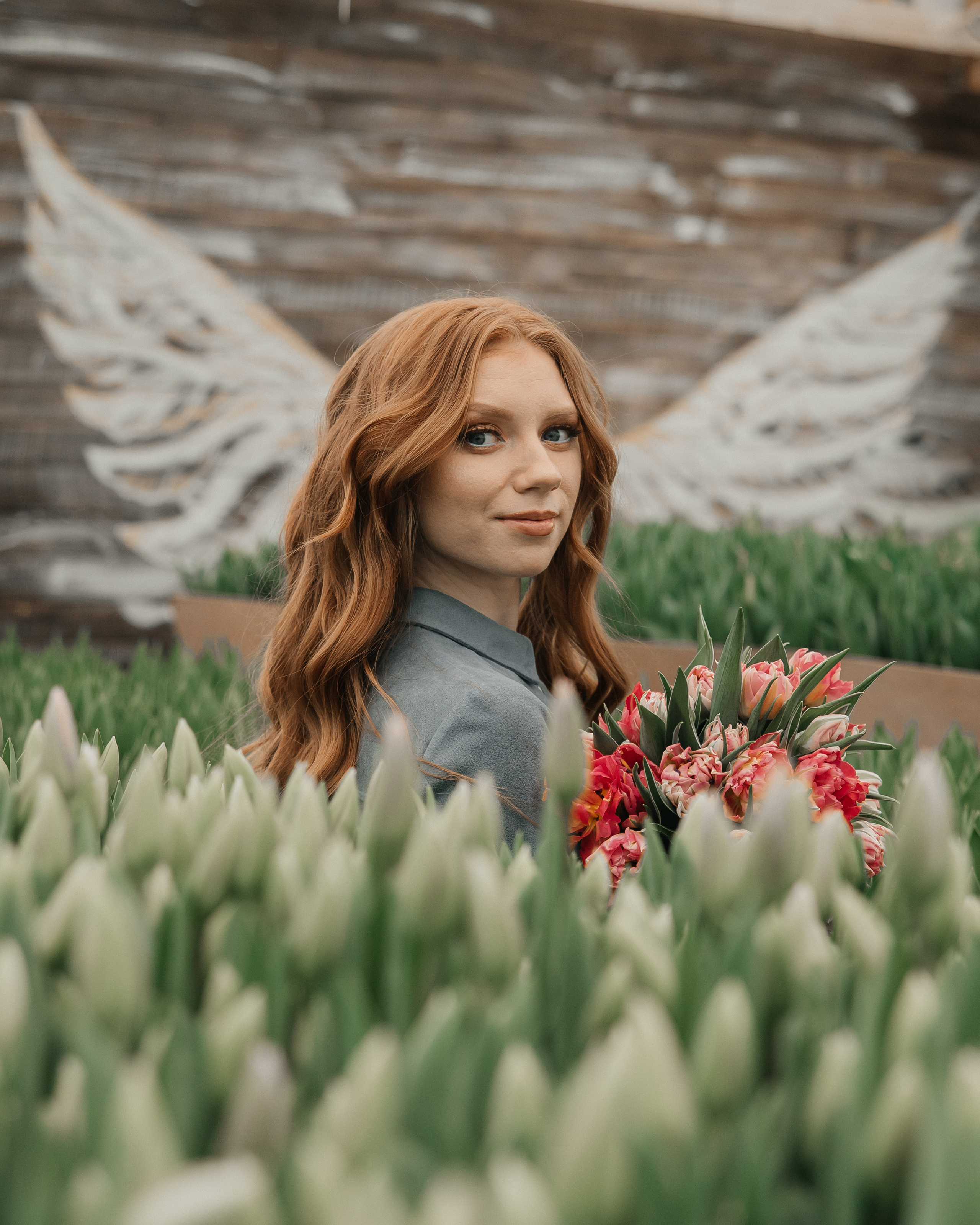 Фотосессия в тюльпанах. Свадебный и семейный фотограф в городе Смоленске