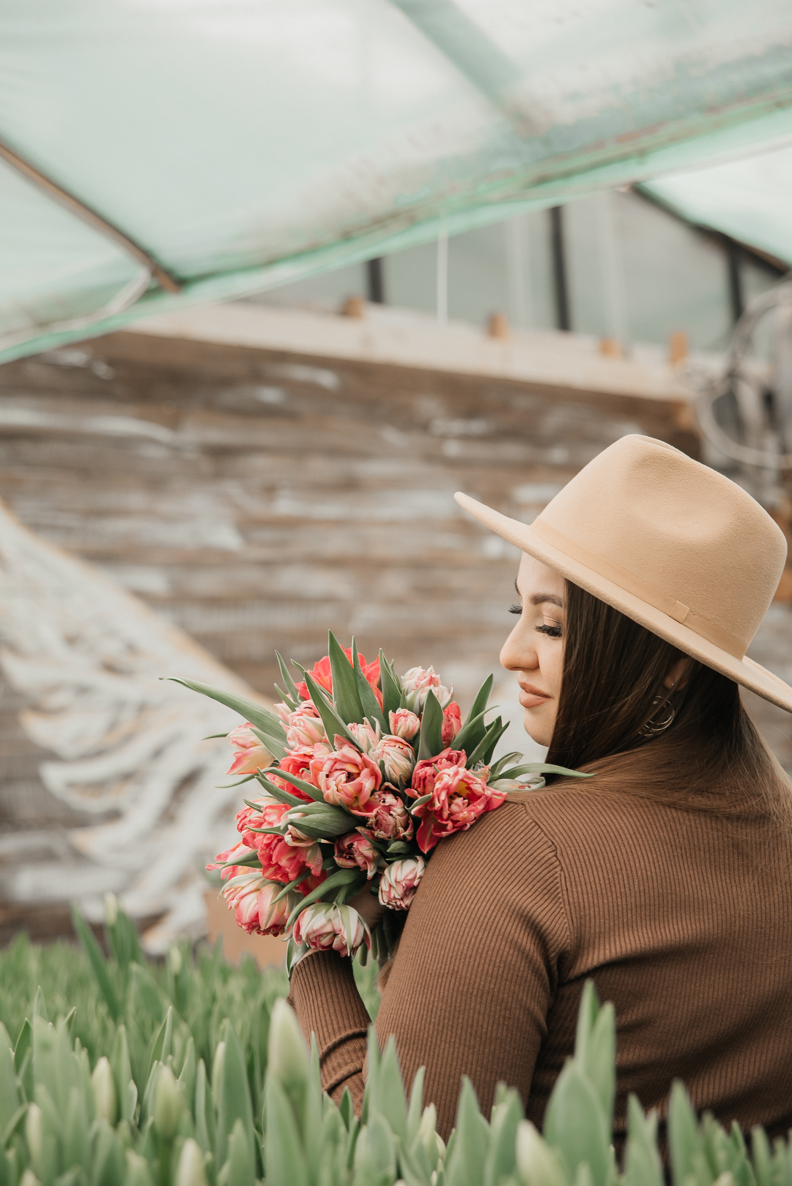 Фотосессия в тюльпанах. Свадебный и семейный фотограф в городе Смоленске
