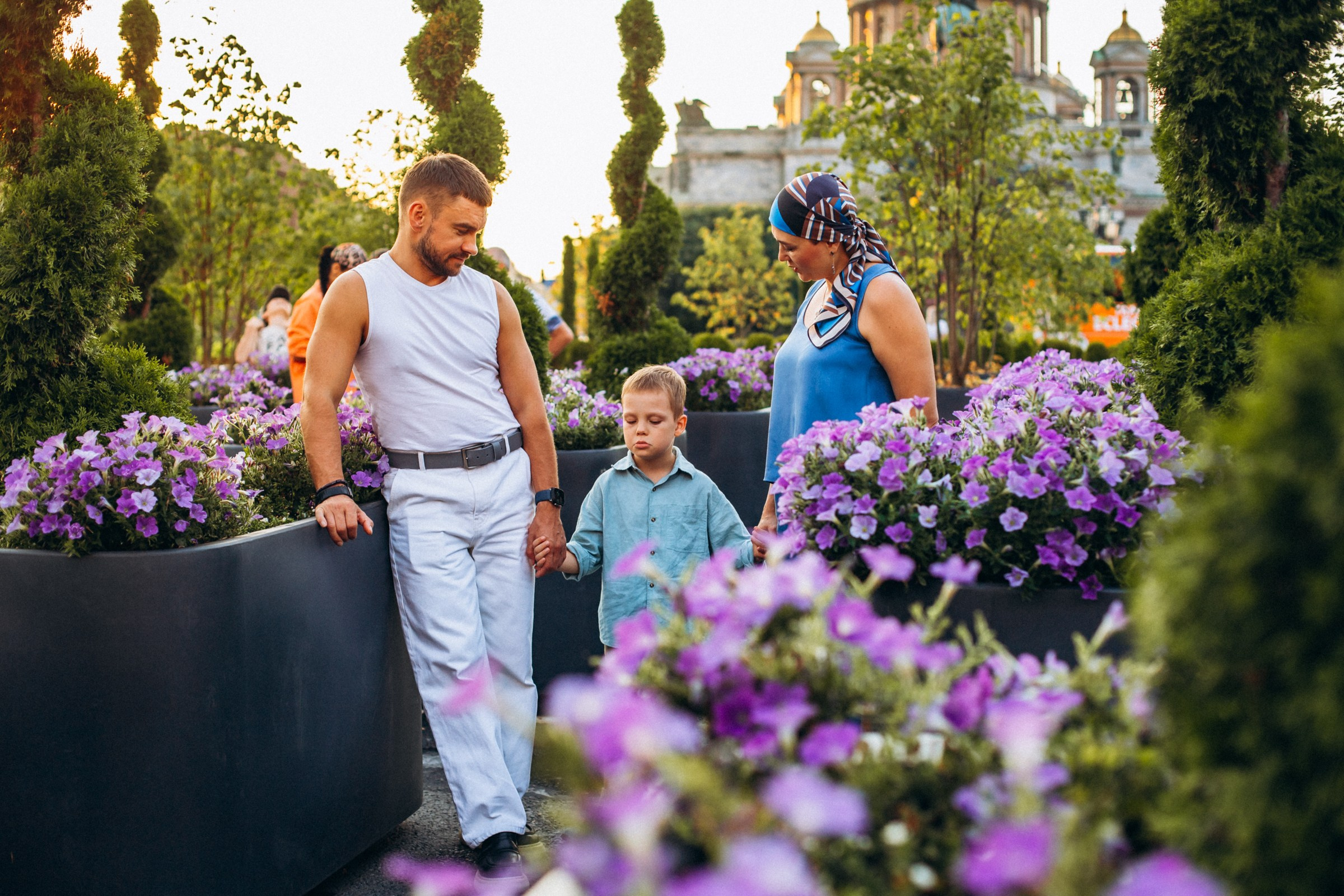 Наталья с семьей в июле. Фотопрогулка в Петербурге. Индивидуальный и семейный фотограф в Санкт-Петербурге