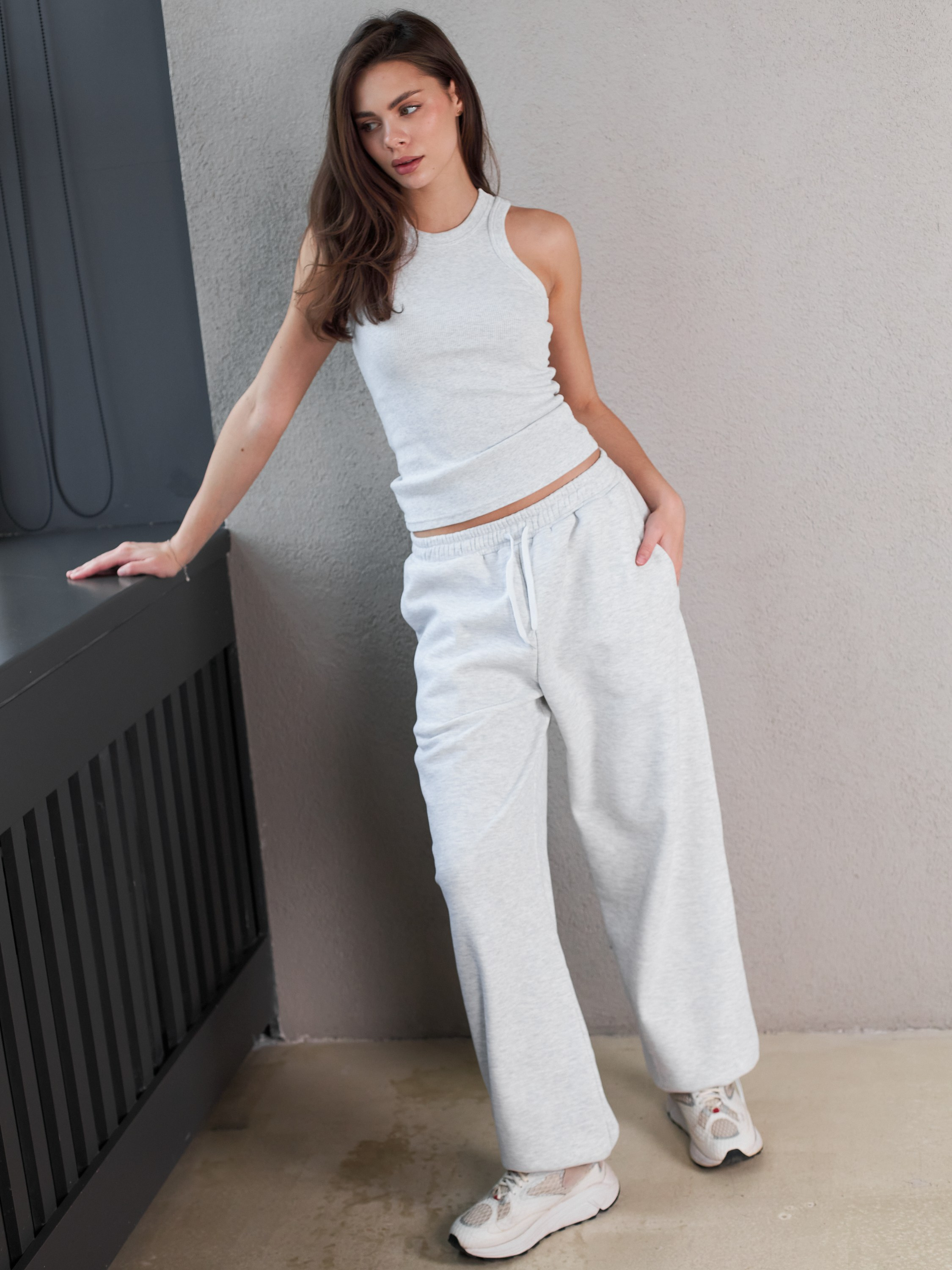 Фотосъемка оверсайз костюмов Екатеринбург Wildberries ВБ Ozon Озон спортивный костюм оверсайз фотосессия одежды Екб заказать цена фото товар. Фотограф Екатеринбург Анастасия Жерновская | Маркетплейсы и нейрофото