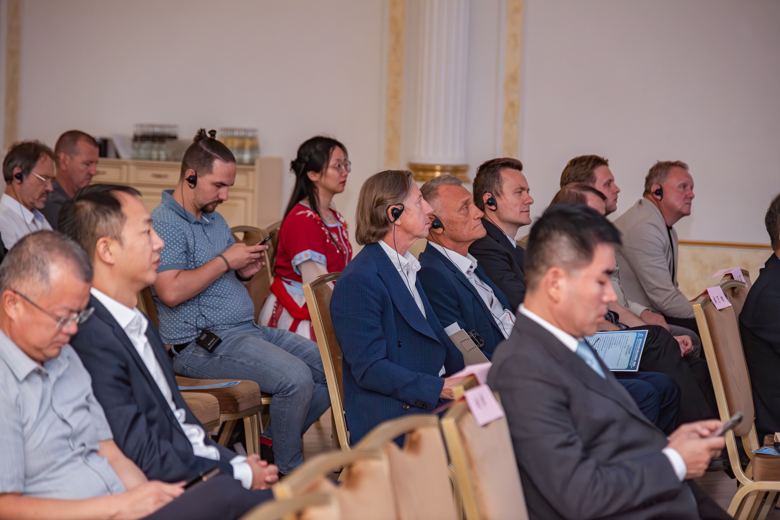 Репортажная фотосъемка для бизнеса, рекламные проекты, выставки, конференции. &nbsp;Стоимость:&nbsp; &nbsp; &nbsp;(7 000р./час)   (2 часа&nbsp;— 12 000р.)   (&nbsp;3 часа&nbsp;— 15 000р.)     (6 часов&nbsp;— 25 000р.)   (&nbsp;полный&nbsp; день 10 часов&nbsp;— 35 000р.)  Быстрая обработка фото   (Готовность фото от&nbsp;1 до&nbsp;4 дней)&nbsp;