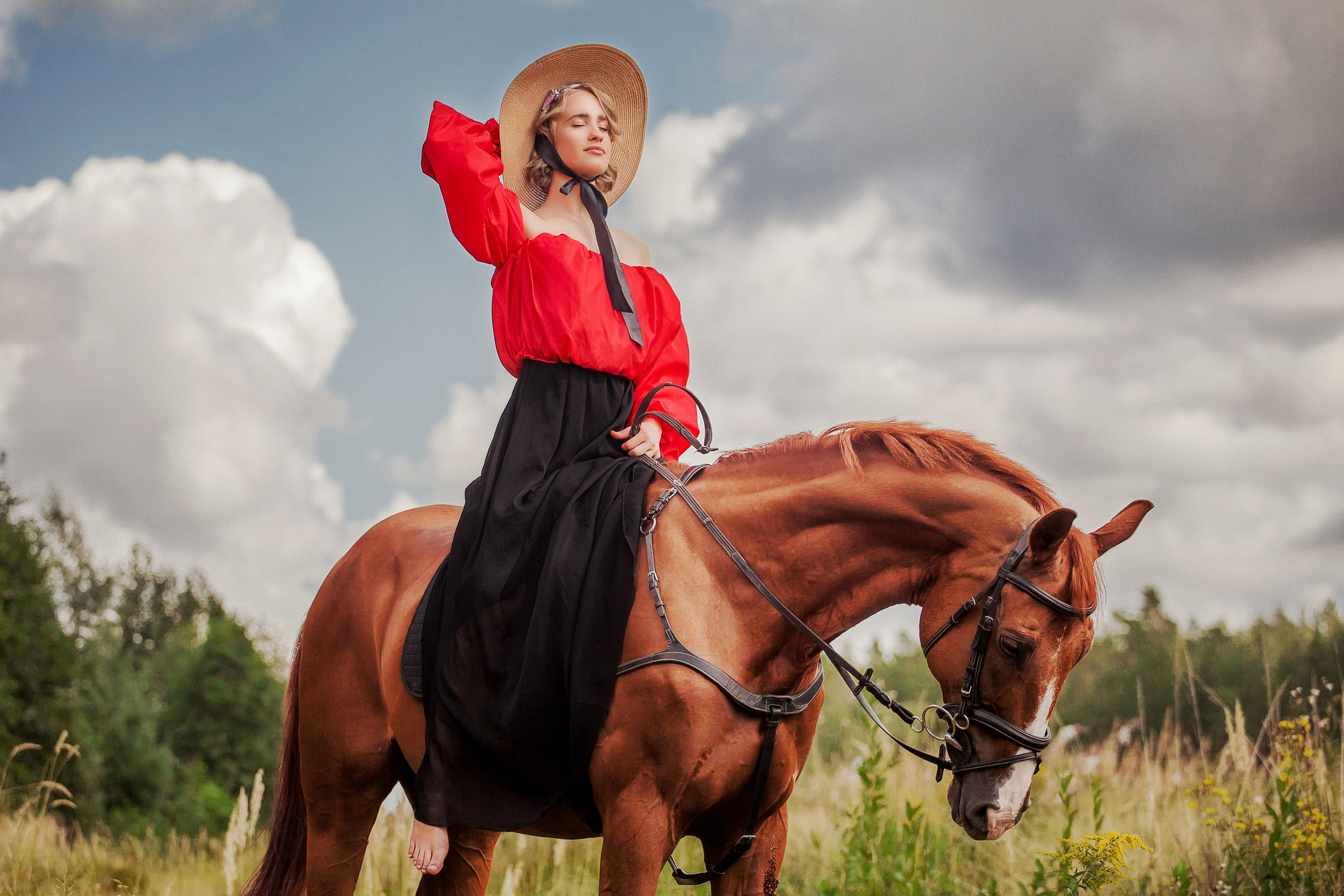 Силуэтные платья. Фотограф Ирина Богатырева