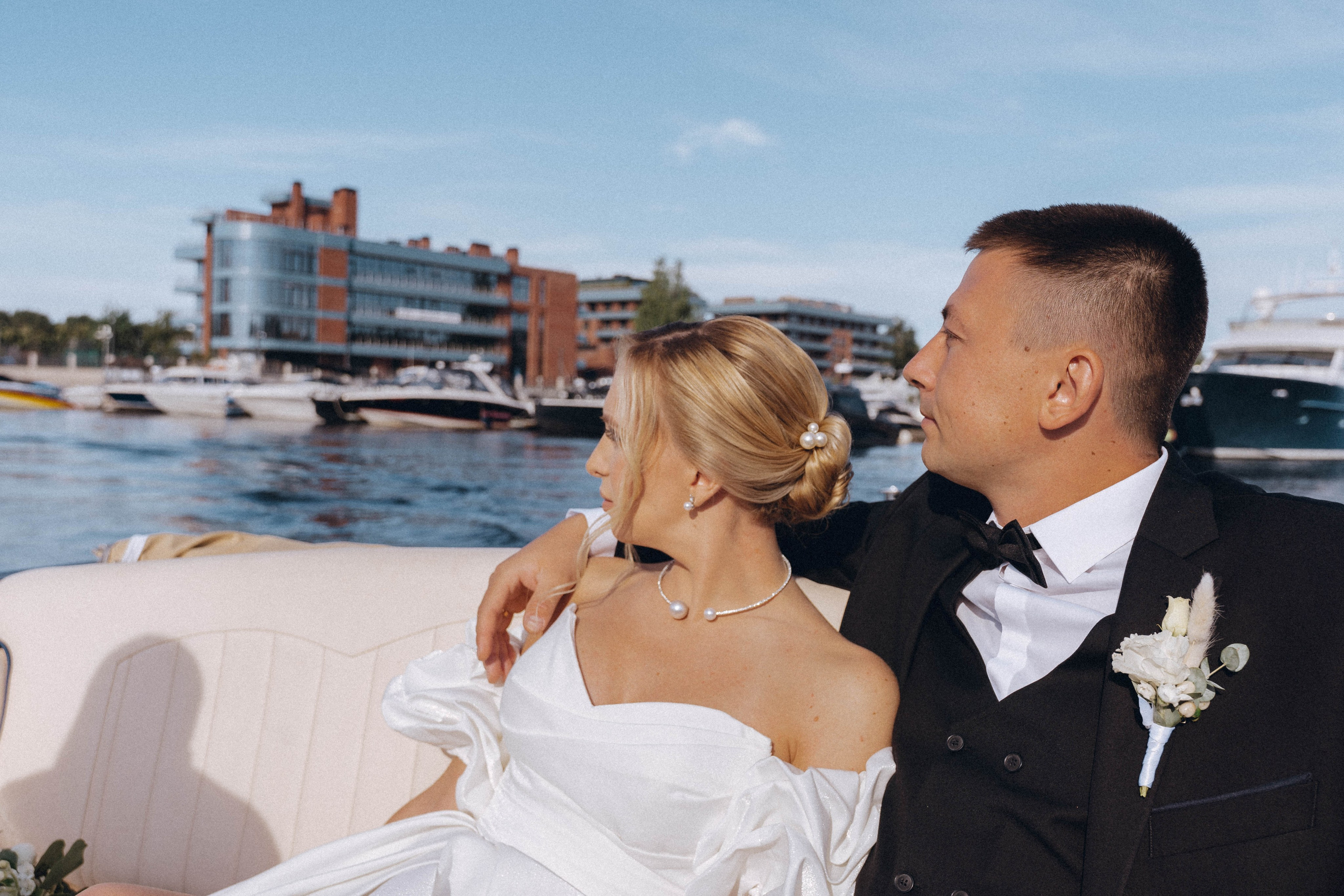 СВАДЕНБНАЯ СЬЕМКА НА КАТЕРЕ ПО КАНАЛАМ САНКТ-ПЕТЕРБУРГА И В АКВАТОРИИ НЕВЫ. Профессиональный фотограф, Санкт-Петербург — Виктория Богомолова