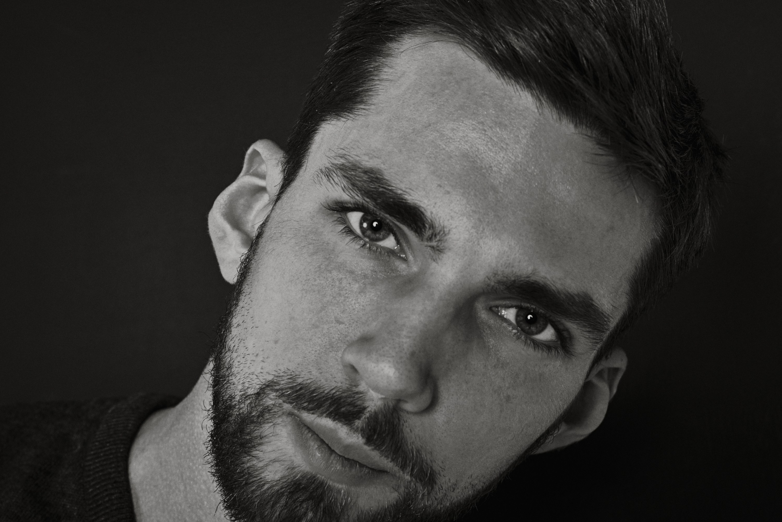 Мужская фотосессия в Воронеже с цветным светом