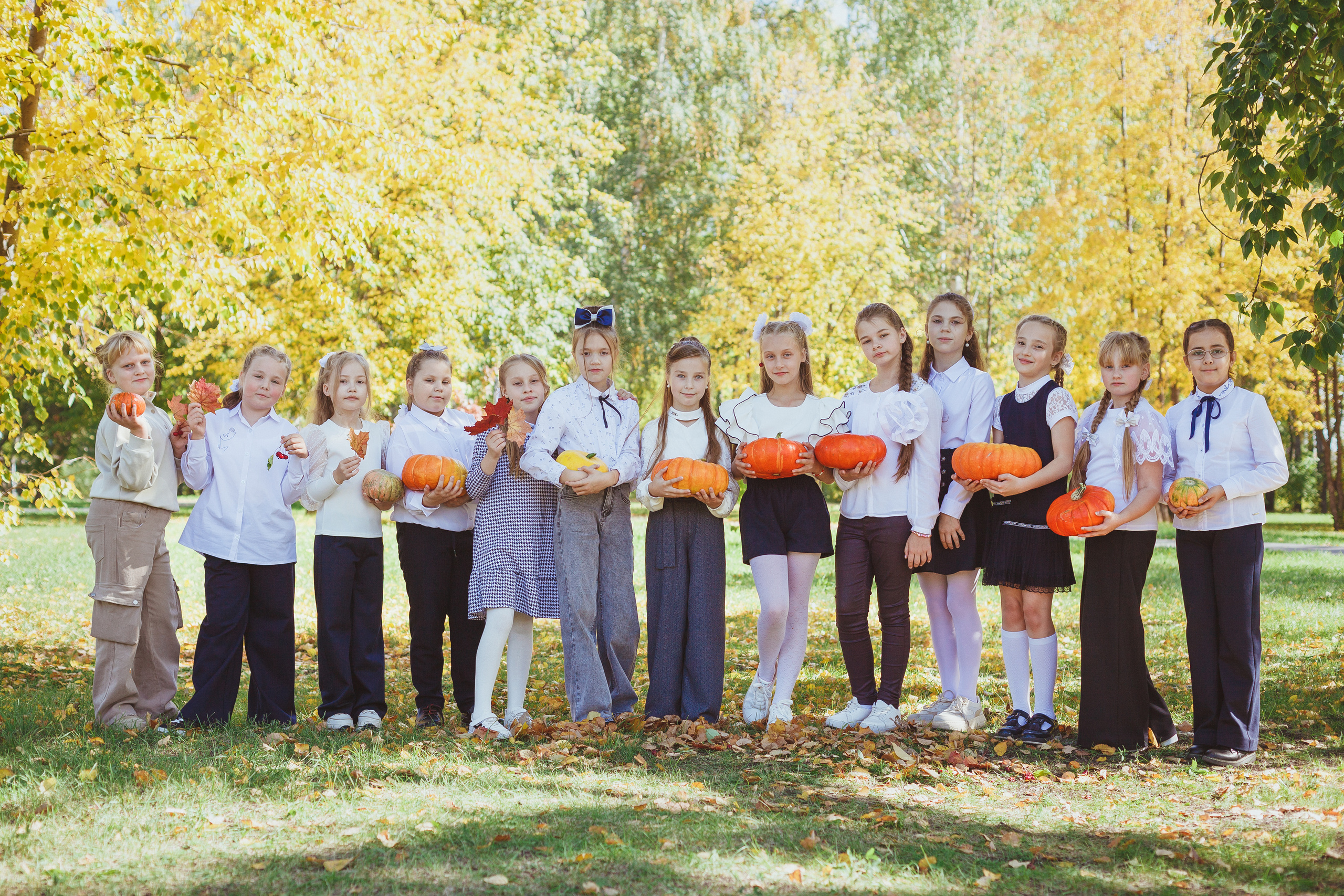 Школьная фотосессия на 31 августа. 1,2,3 сентября. Портреты детей 4-6 штук. Групповые общие 2-5 шт. Цена 450р. (1). Семейный и детский фотограф в Сухом Логу Ольга Кайгородова