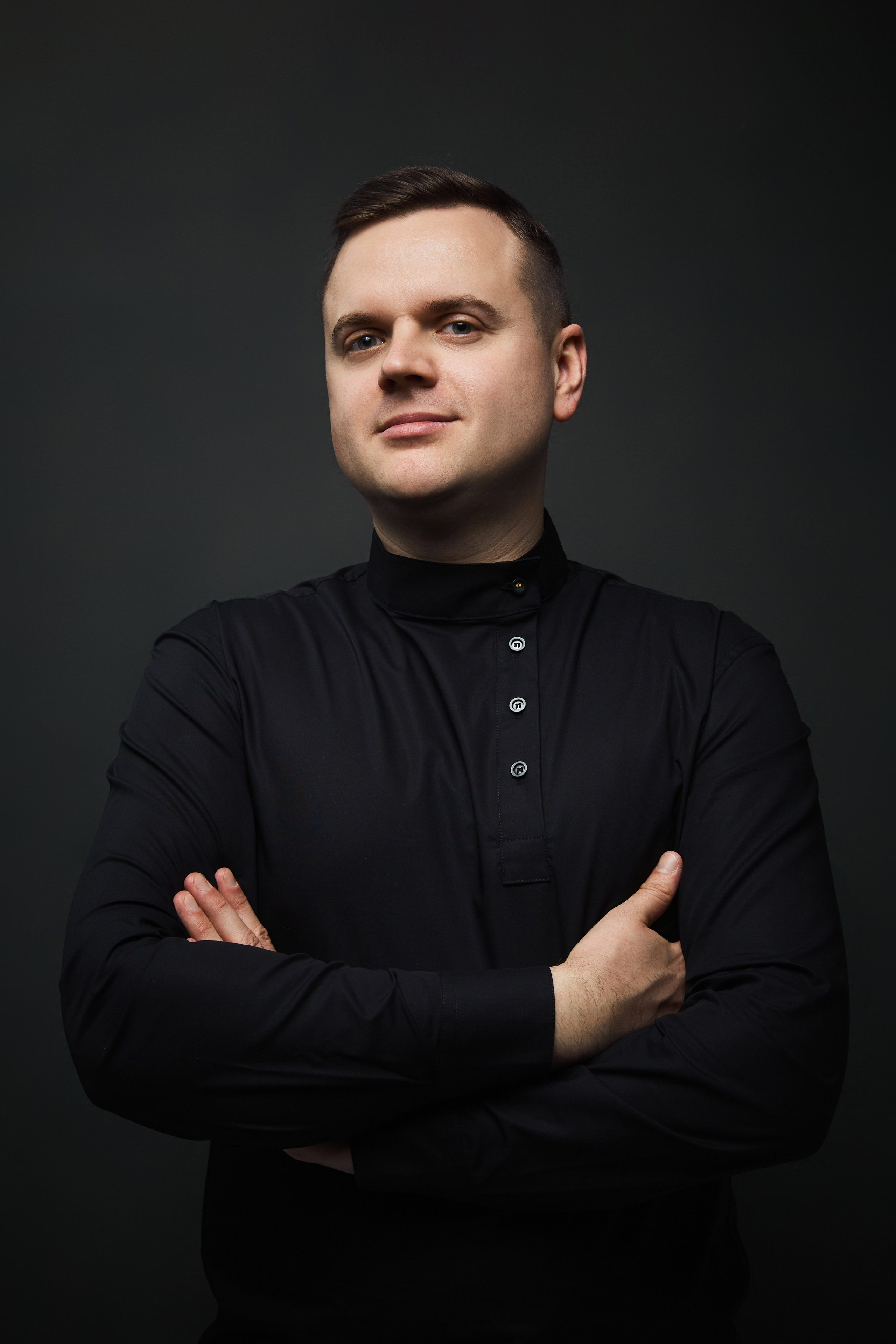 Мужской портрет в низком ключе для руководителя подразделения