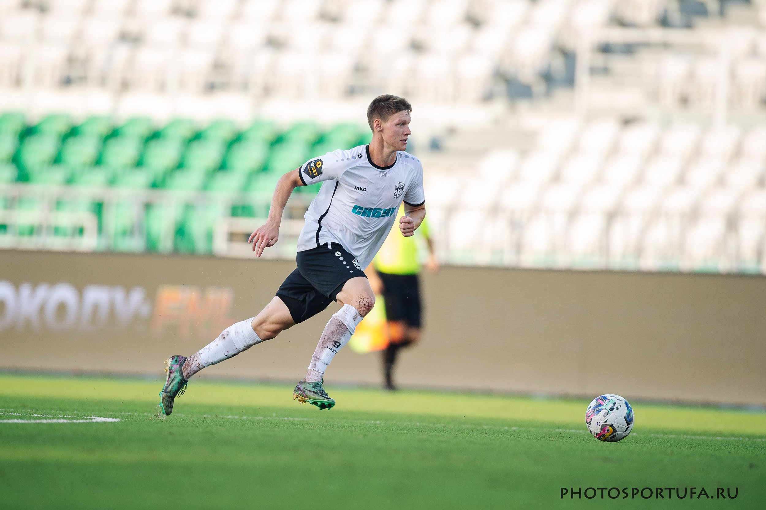 Россия — МЕЛБЕТ — Первая Лига. 4 -й тур «ФК УФА» — ФК «Тюмень». Спортивный фотограф в Уфе Евгений Буров