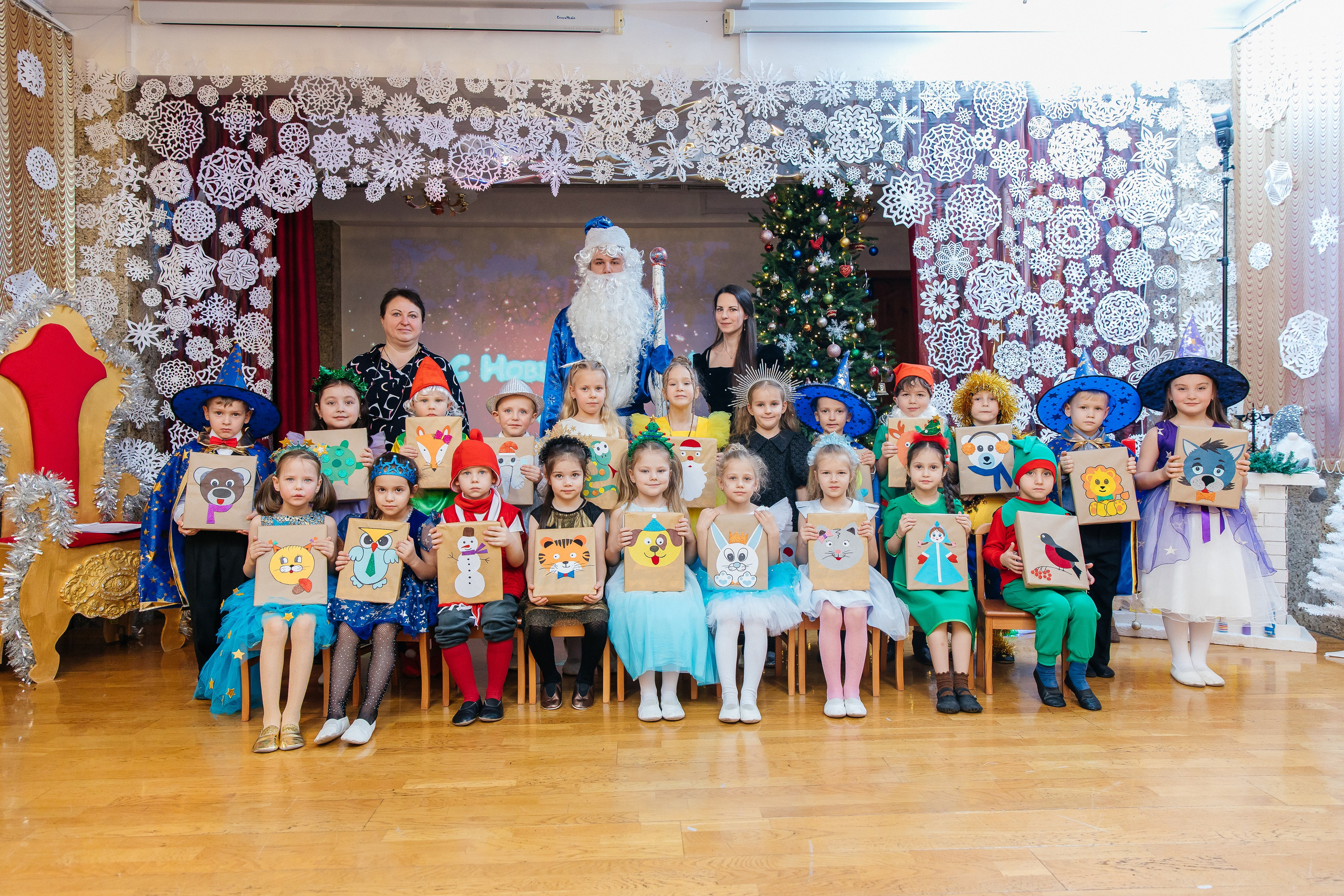 Детский сад № 93 — Утренник (27.12.2024). Свадебный и семейный фотограф Крамар Наталья