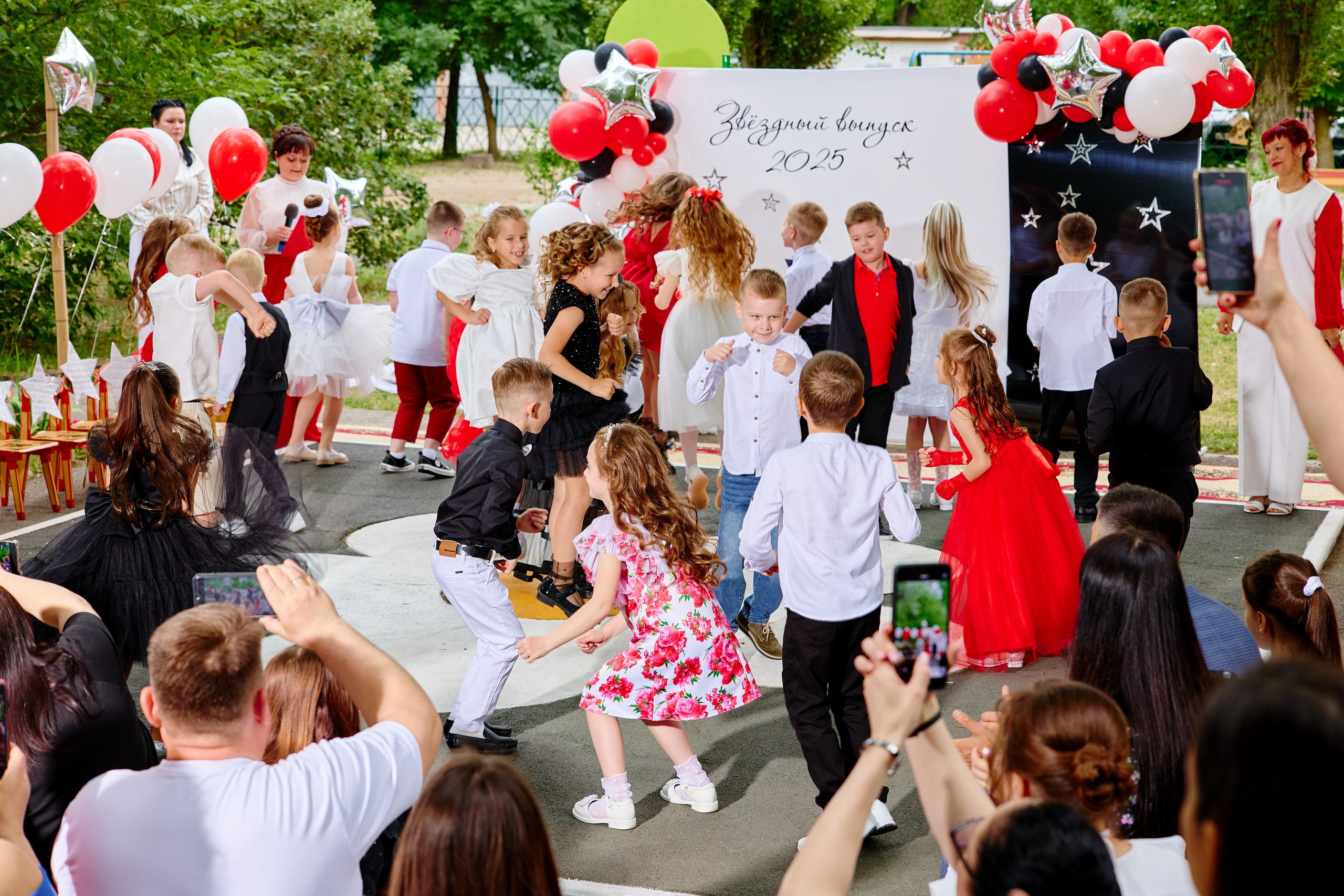 Выпускной 45 сад. Фотограф Выпускные альбомы Таганрог Сергей Коробченко