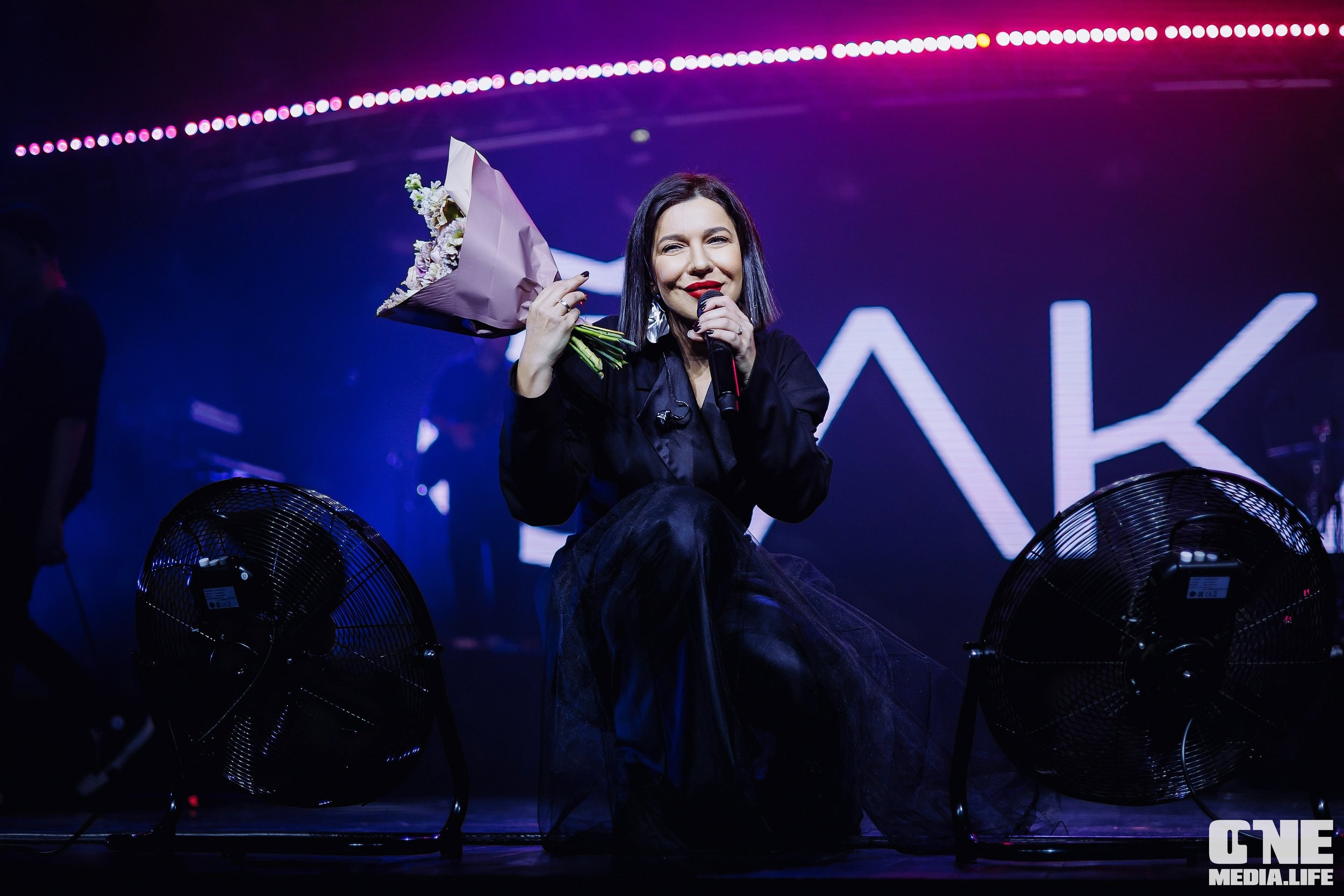 Фоторепортаж с концерта Ёлки. One Media Life: фоторепортажи, фотоотчеты с мероприятий и заведений