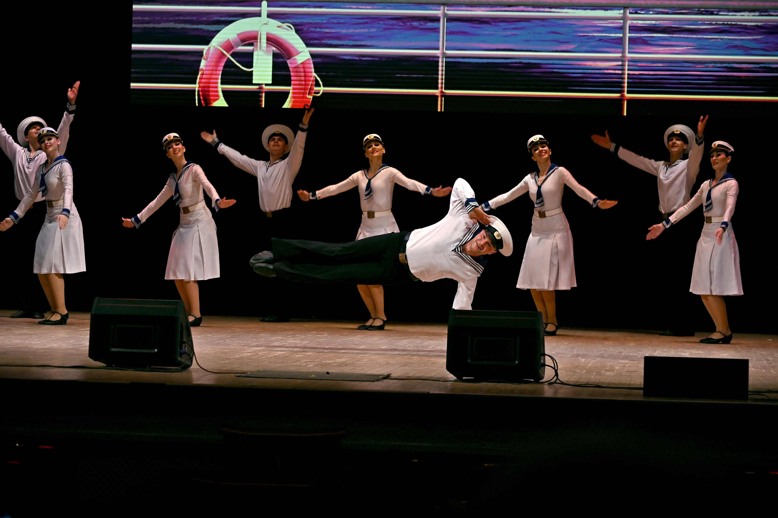 АНСАМБЛЬ ПЕСНИ И ТАНЦА «ДОНБАСС». ФОТОГРАФ ВАШИХ МЕРОПРИЯТИЙ РЯЗАНЬ СЕРГЕЙ КЛЮЕВ Концертная фотография близка к репортажу и портретной съемке