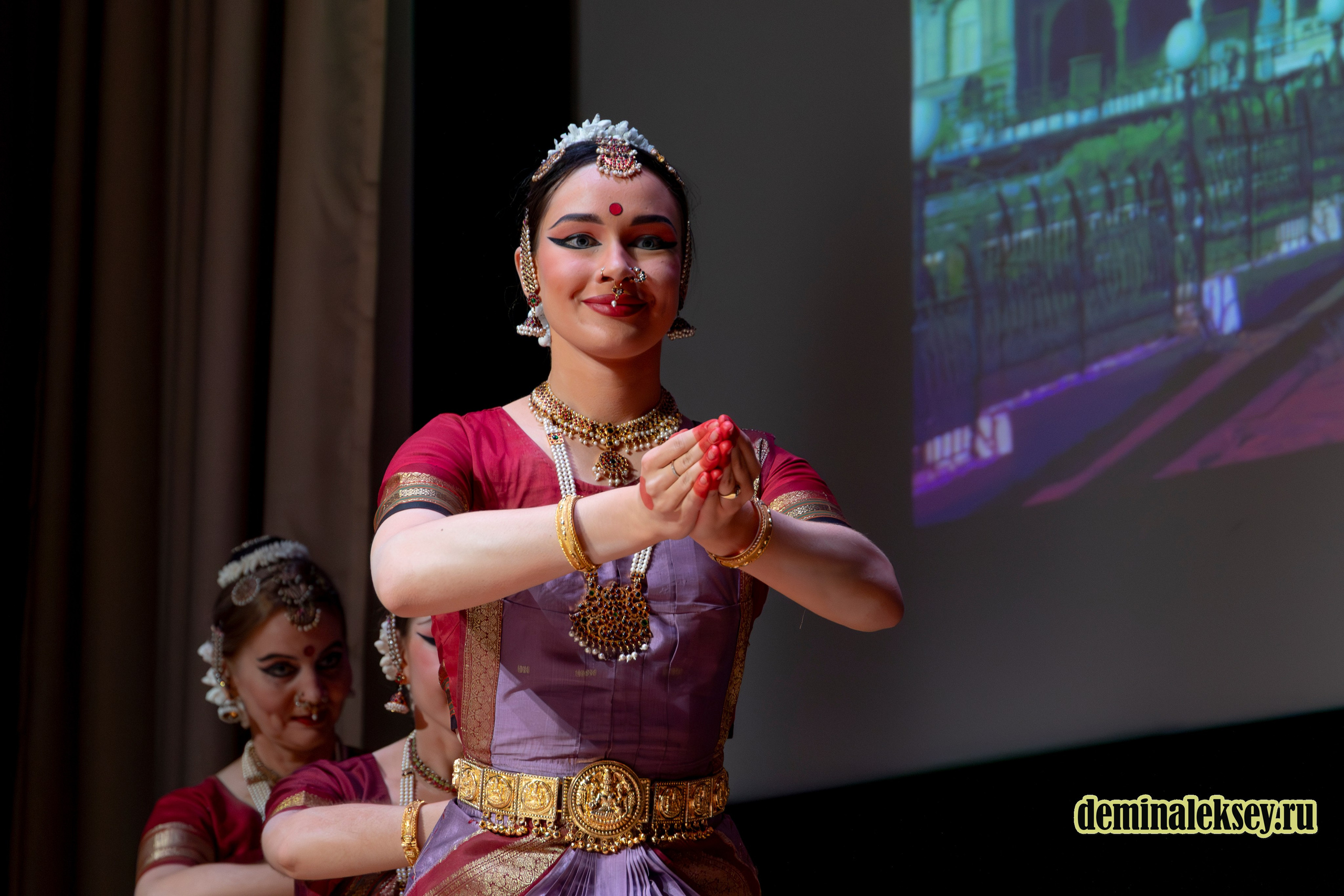 Экспертный круглый стол «День БРИКС» в «Иностранке». Репортажный, семейный и студийный фотограф в Москве Демин Алексей