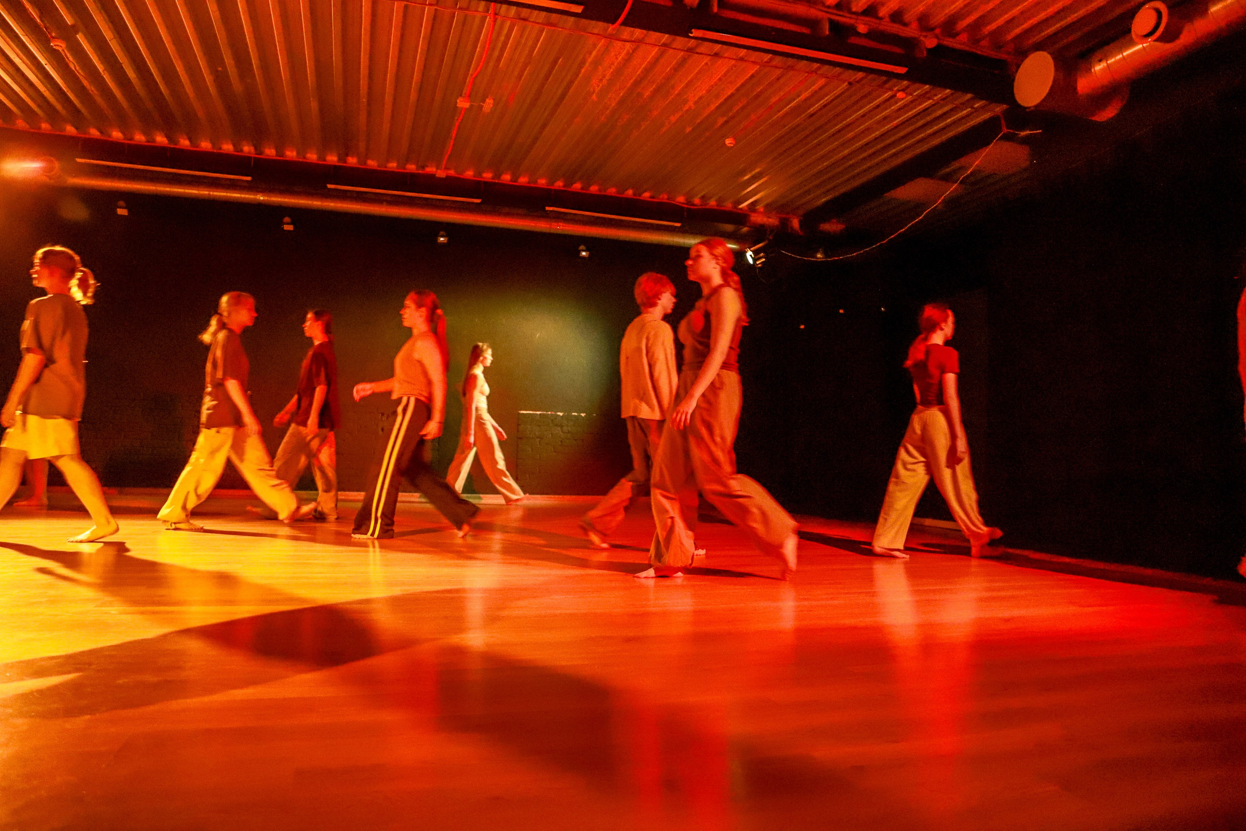 Современный показ Подземка. Небесные ласточки. Фотограф Юлия Мальцева