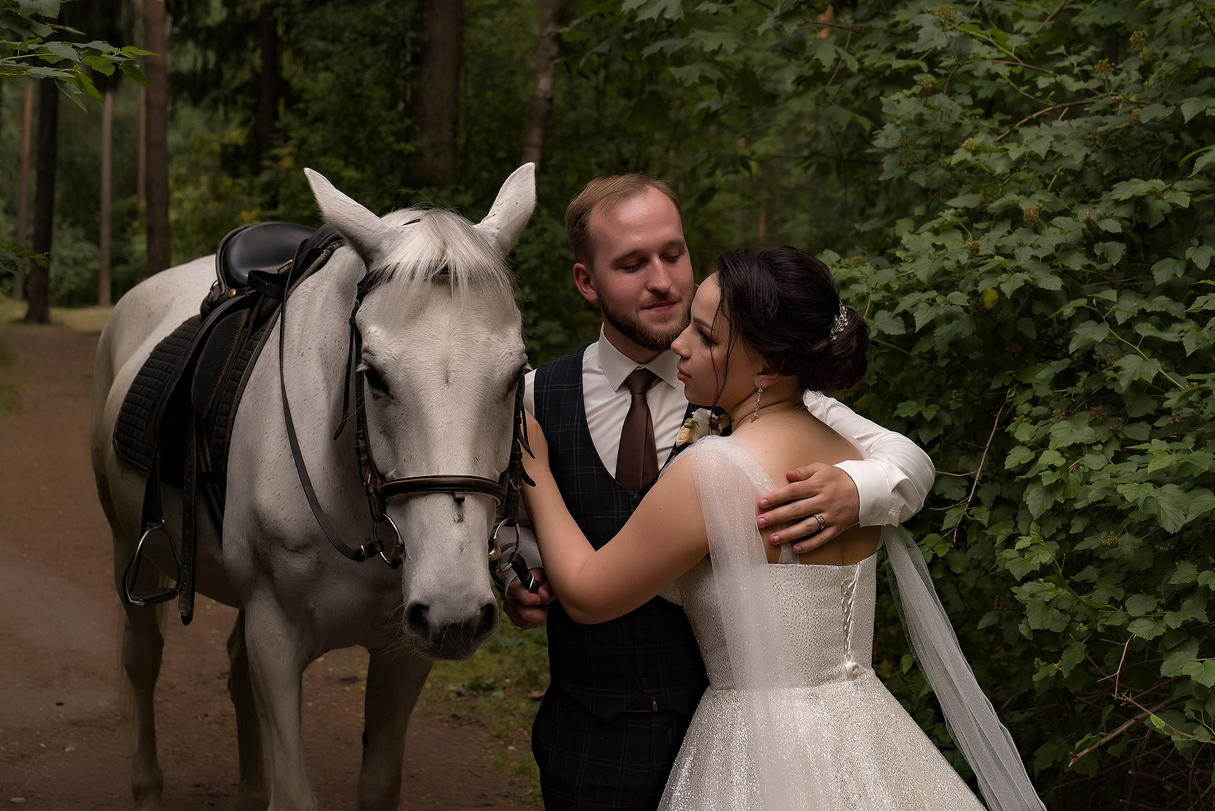 Свадебная фото прогулка с лошадью 