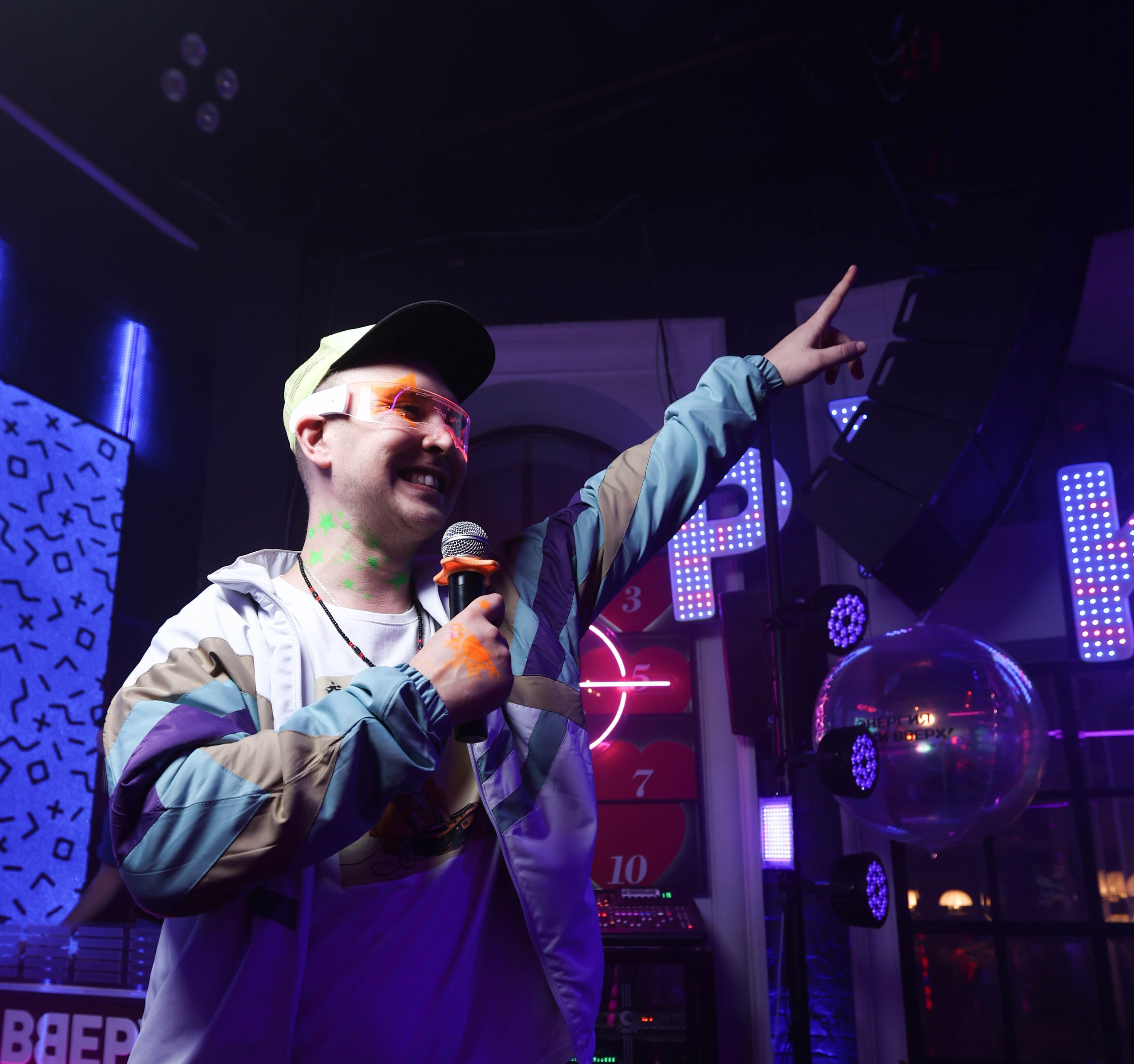 БАР РУКИ ВВЕРХ