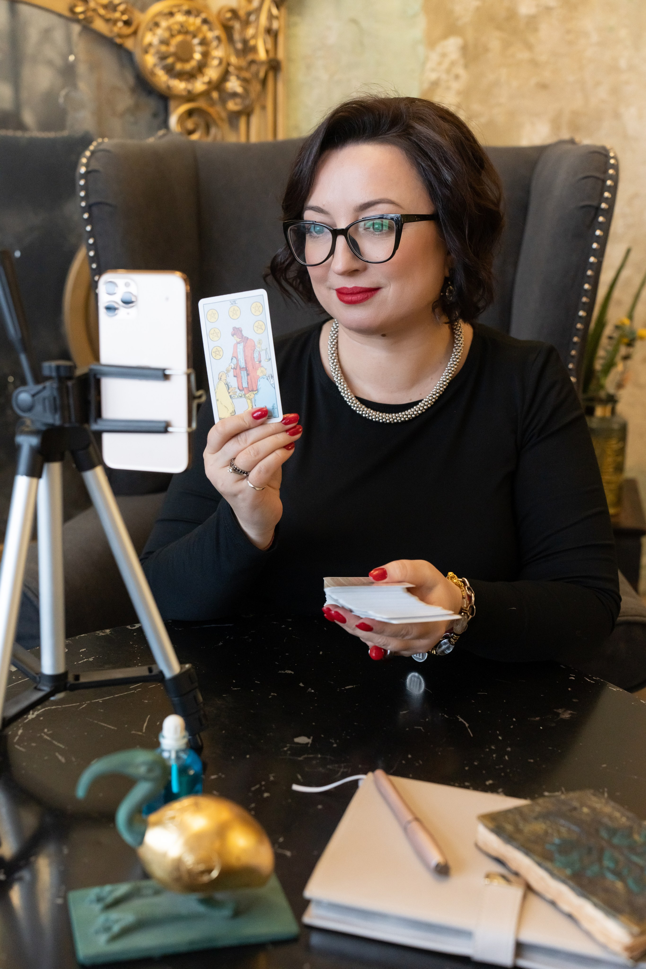 Таролог. Бренд контент фотограф Виктория Мурга, Москва и Зеленоград