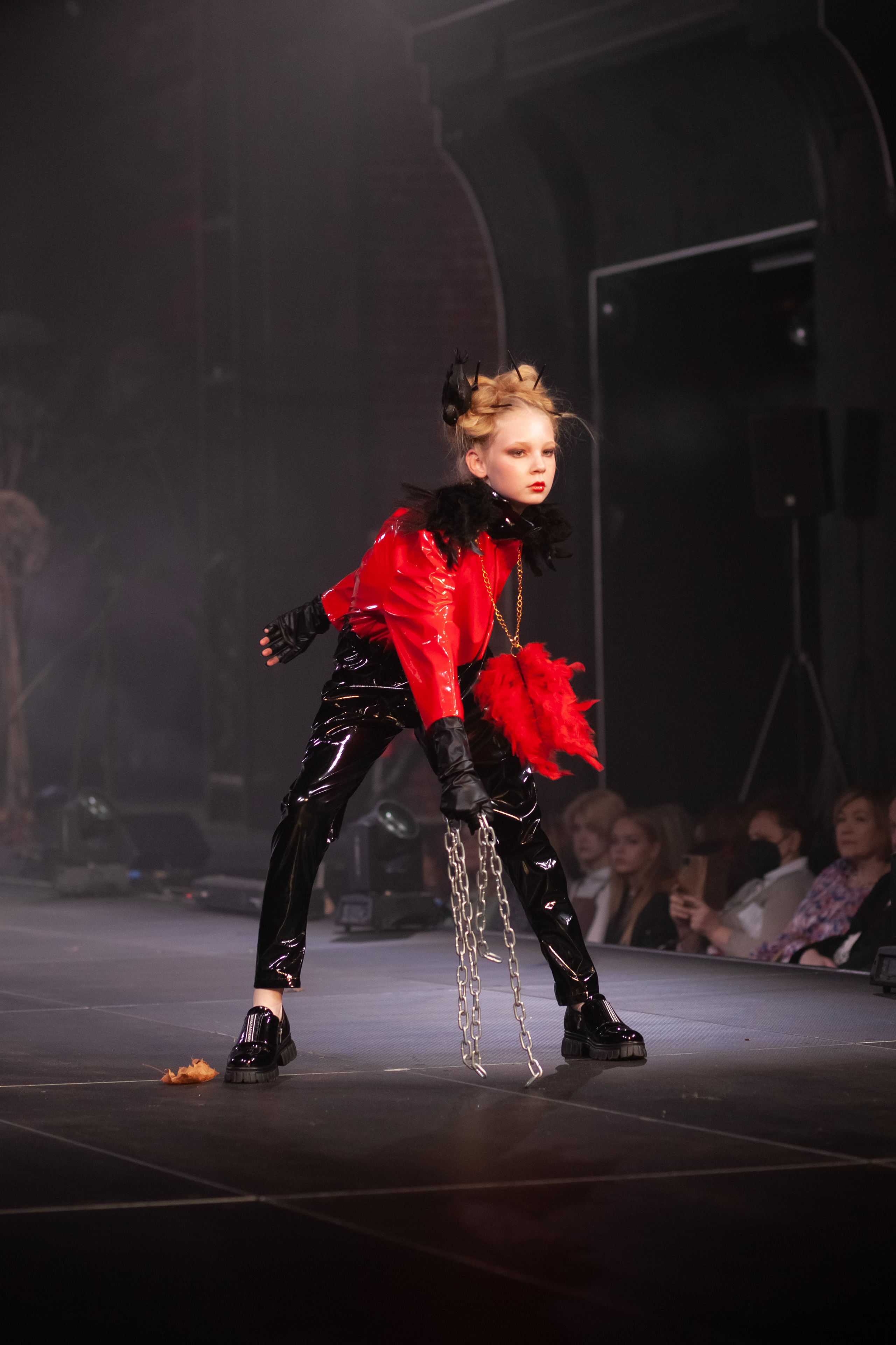 MagicFashionWeek — коллекция «VORONы» дизайнера Анастасии Фахретдиновой