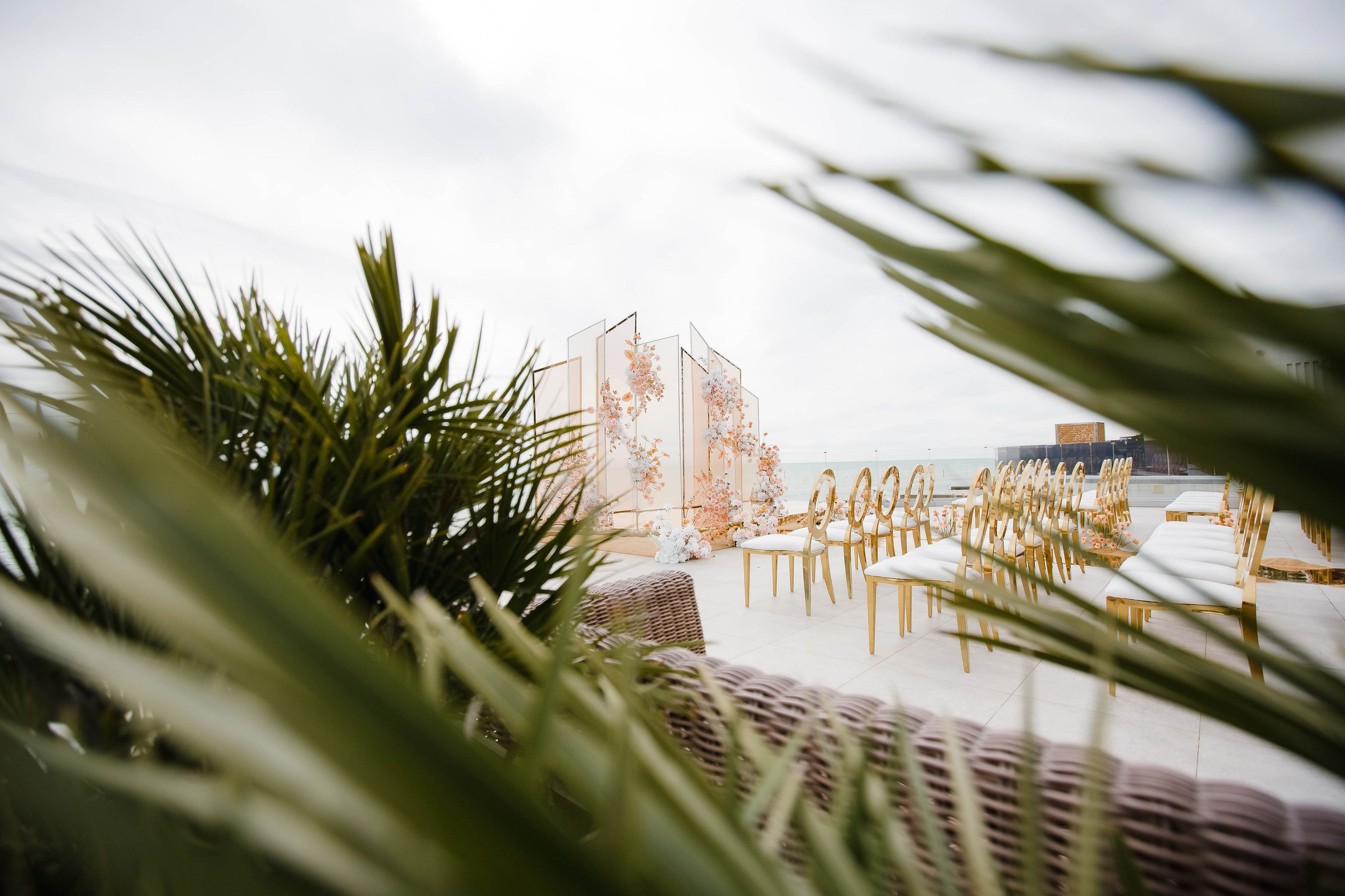 Выездная регистрация в Сочи с видом на море. Свадебный фотограф в Абхазии, Сухум, Гагра, Сочи