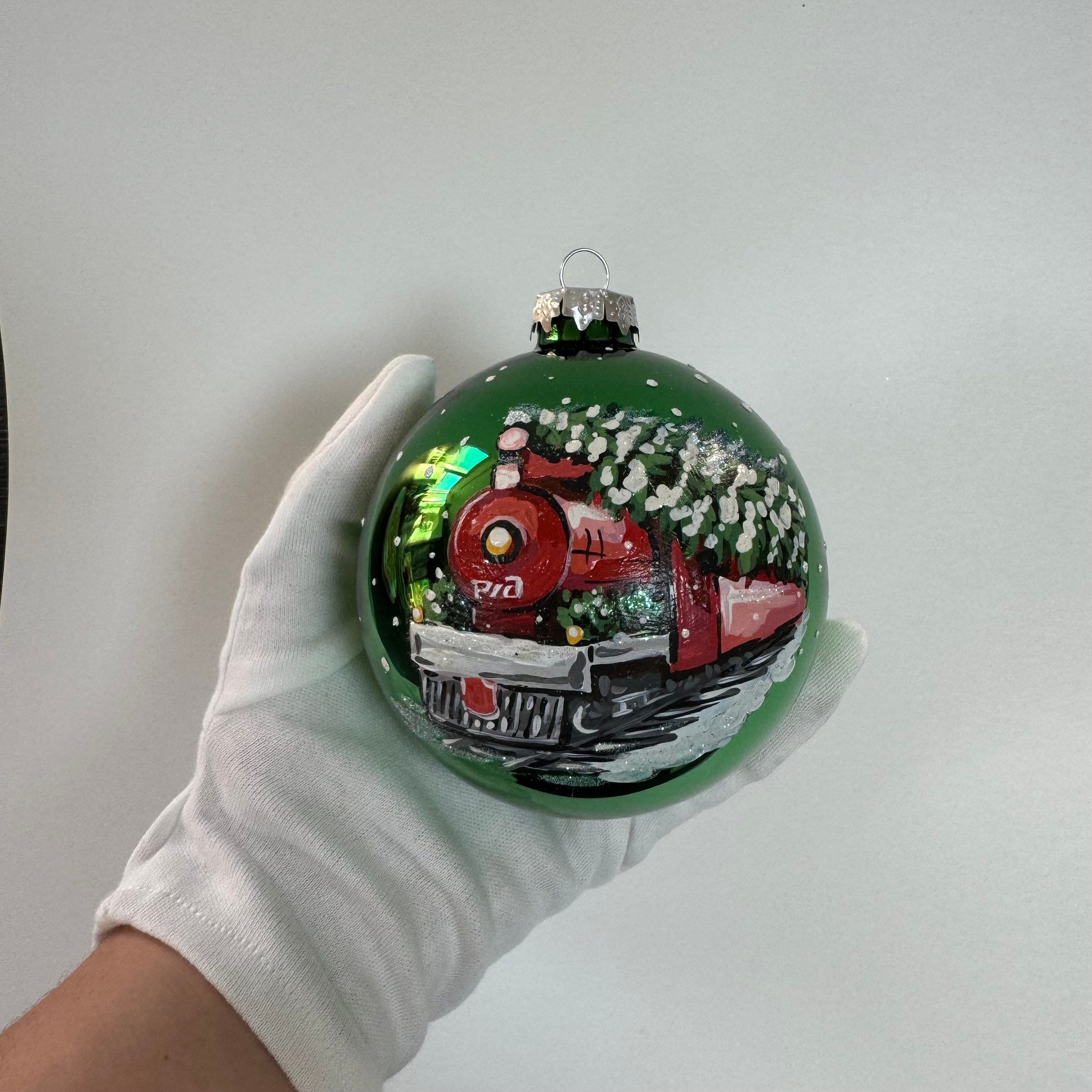 ArtSHARm- наше портфолио по ёлочным шарам с ручной росписью. Художественная ручная роспись елочных шаров, корпоративные подарки и восковые аромасвечи