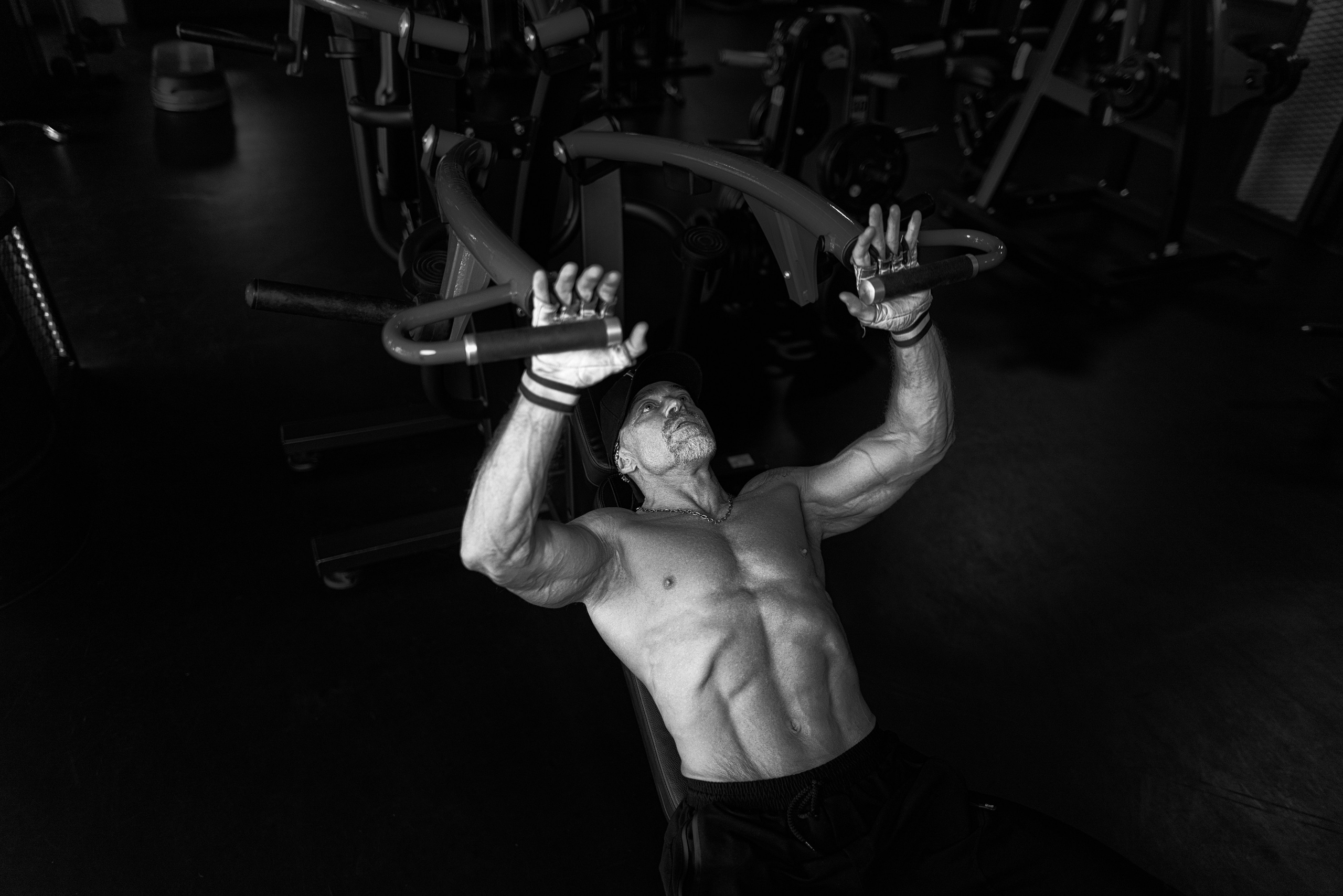 Съемка с Александром в тренажерном зале для контента. Дмитрий Шульгин, портретный фотограф в Воронеже