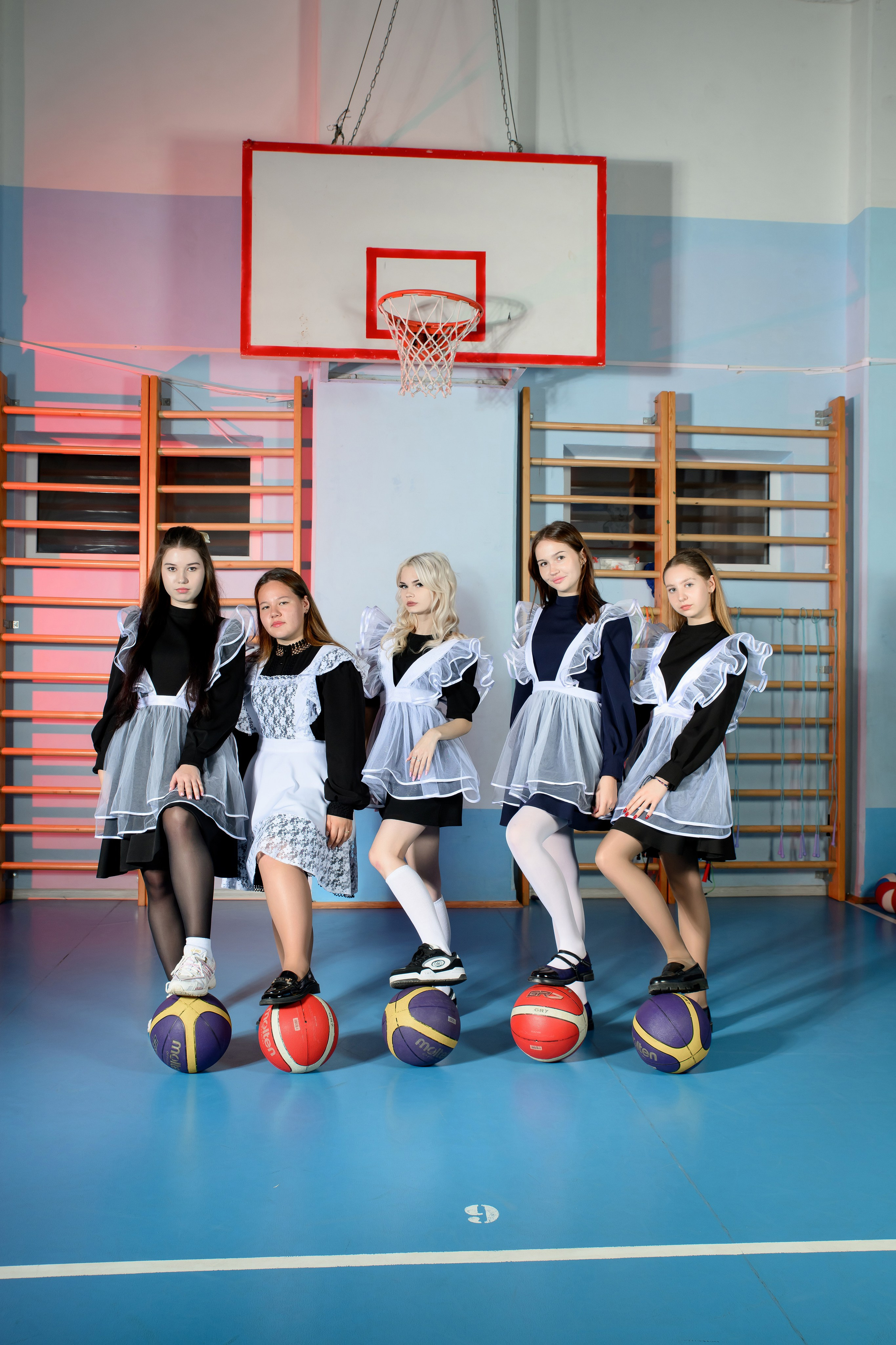 Школа № 1 — 11 класс выпуск 2025. Фотограф Ярмишко Дарья. Выпускные фотокниги