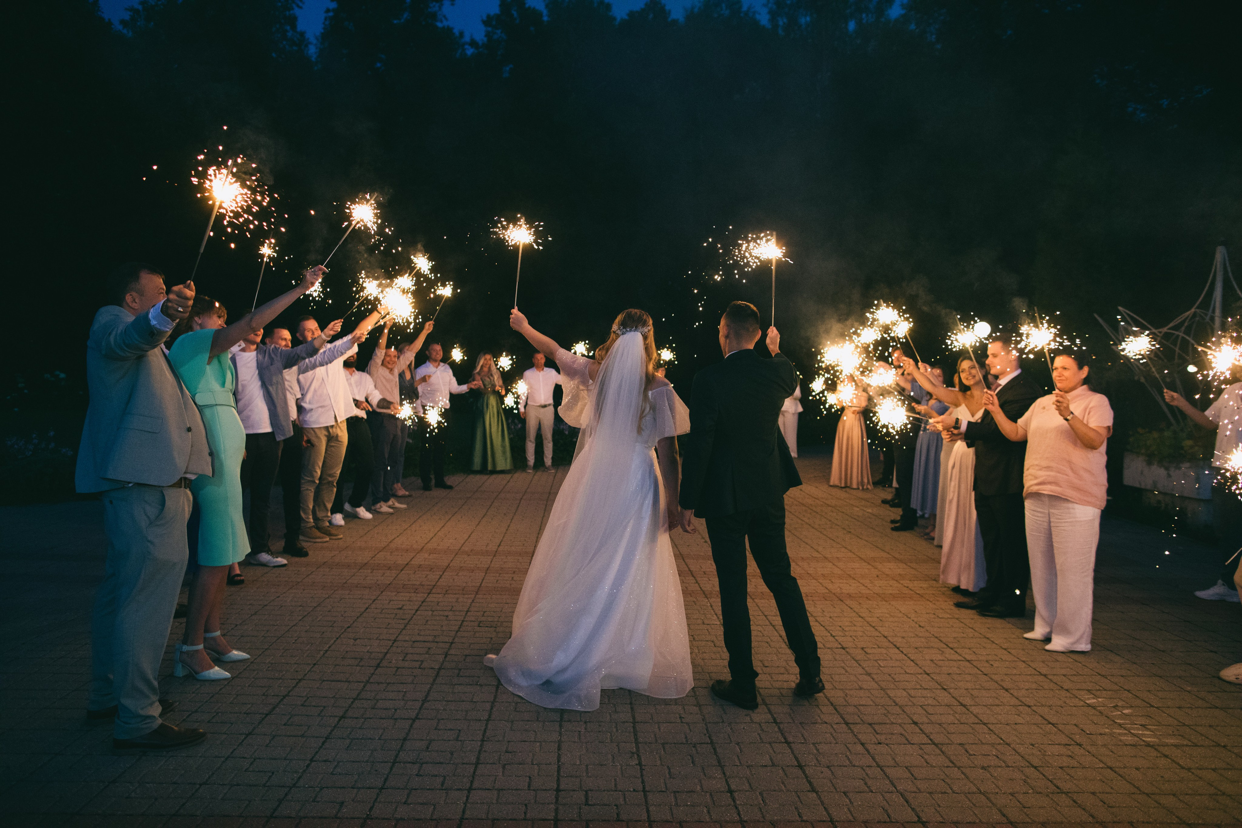 Летняя свадьба за городом. Свадебный фотограф в Москве Аля Загирова