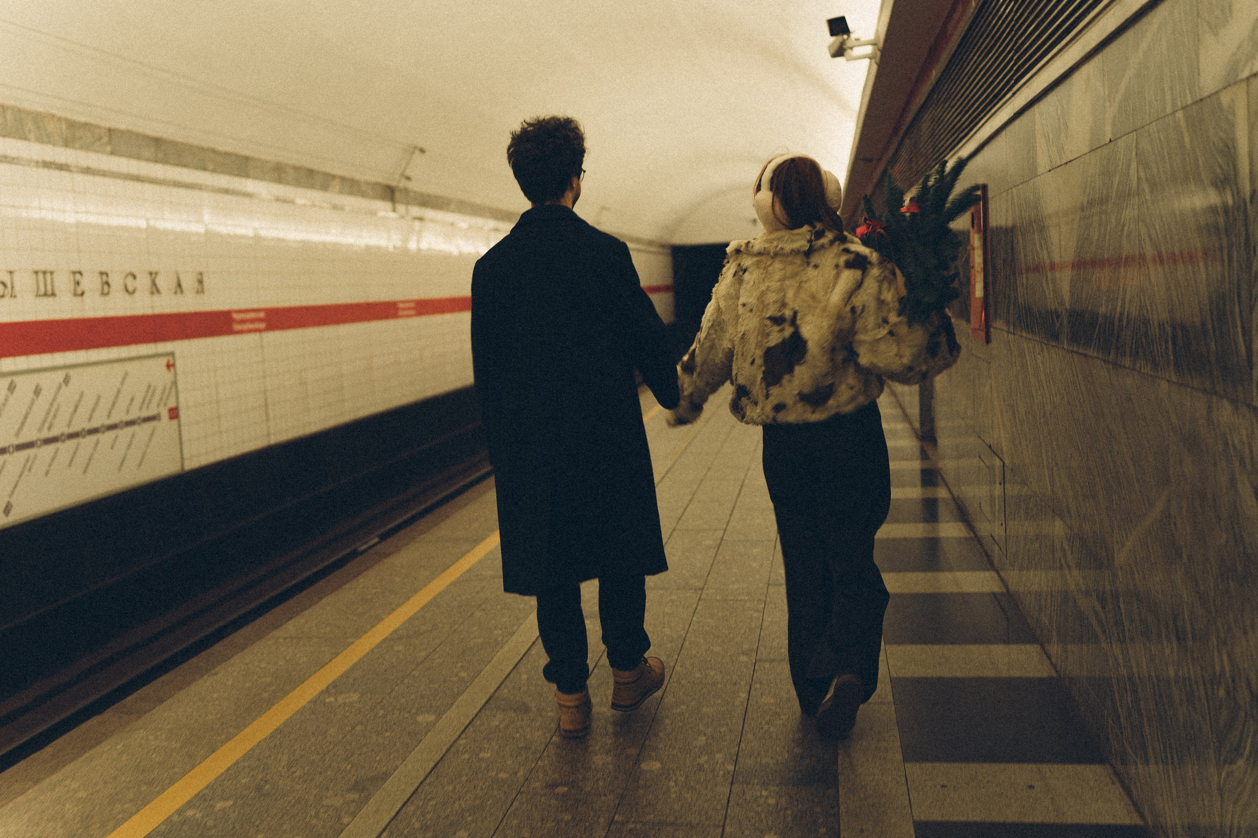 НОВОГОДНЯЯ ФОТОСЕСИИЯ ПАРЫ В МЕТРО ЛЮБОВЬ. Профессиональный фотограф, Санкт-Петербург — Виктория Богомолова