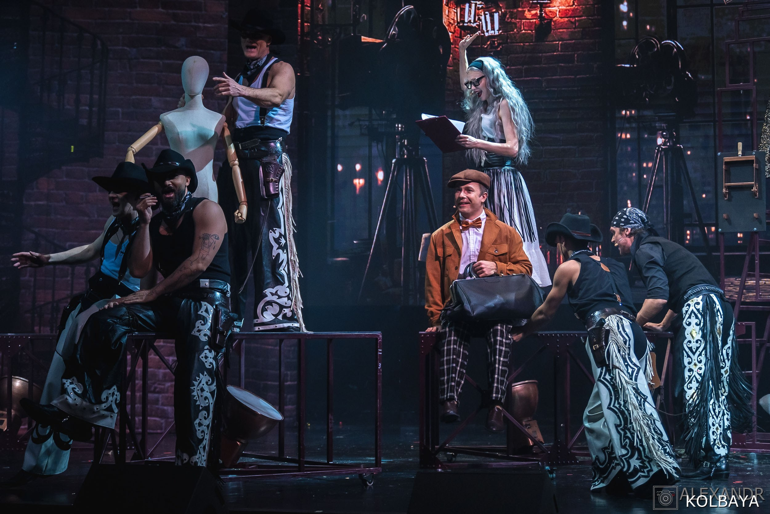 Фотографии со спектакля «Привет, я тетя Чарли». Концертный и театральный репортажный фотограф в Москве Александр Колбая