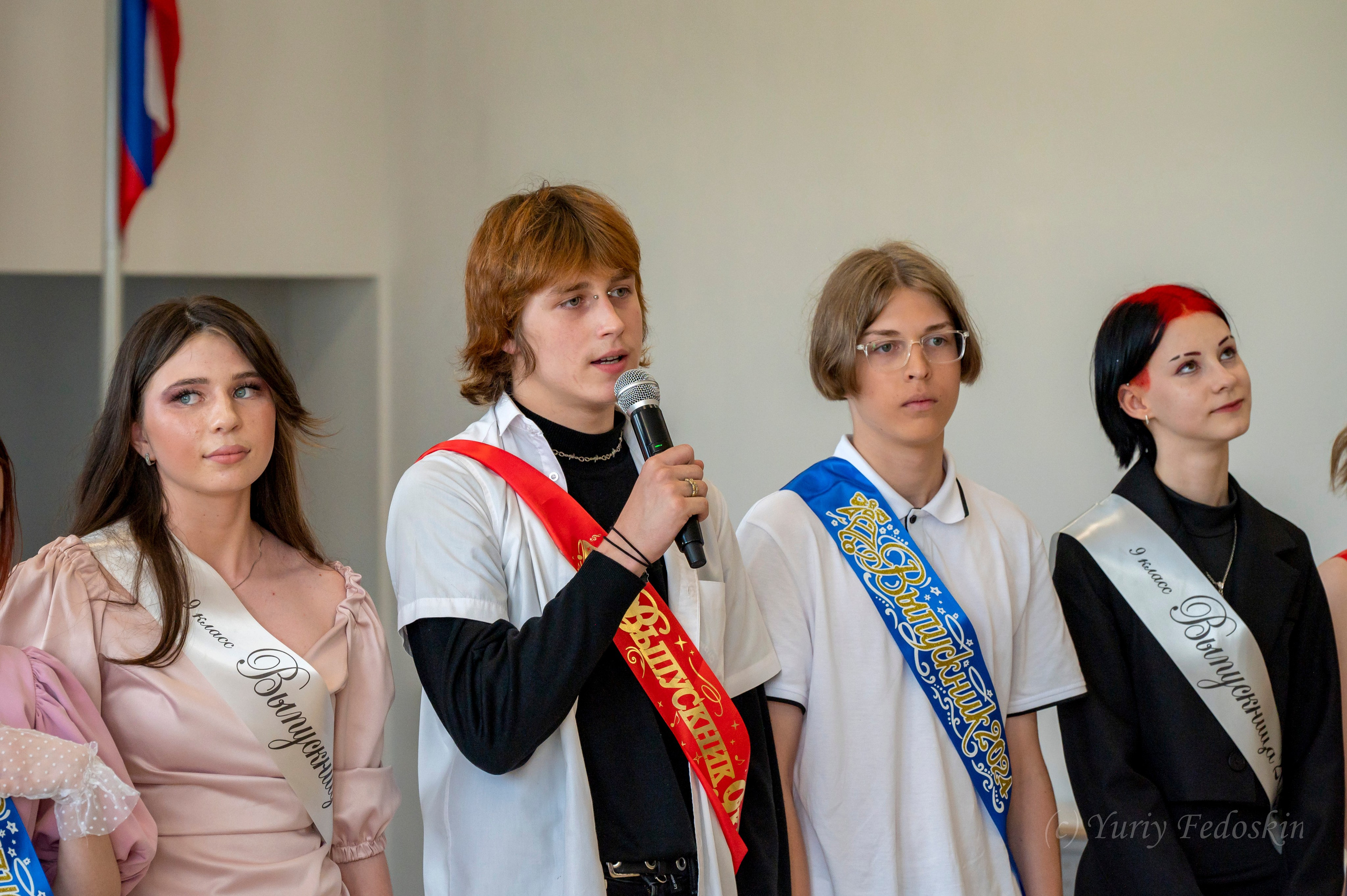 Репортаж о выпускном 9 классов в школе № 7 города Королёва, 26.06.24г. Профессиональный фотограф интерьеров в Москве Юрий Федоскин